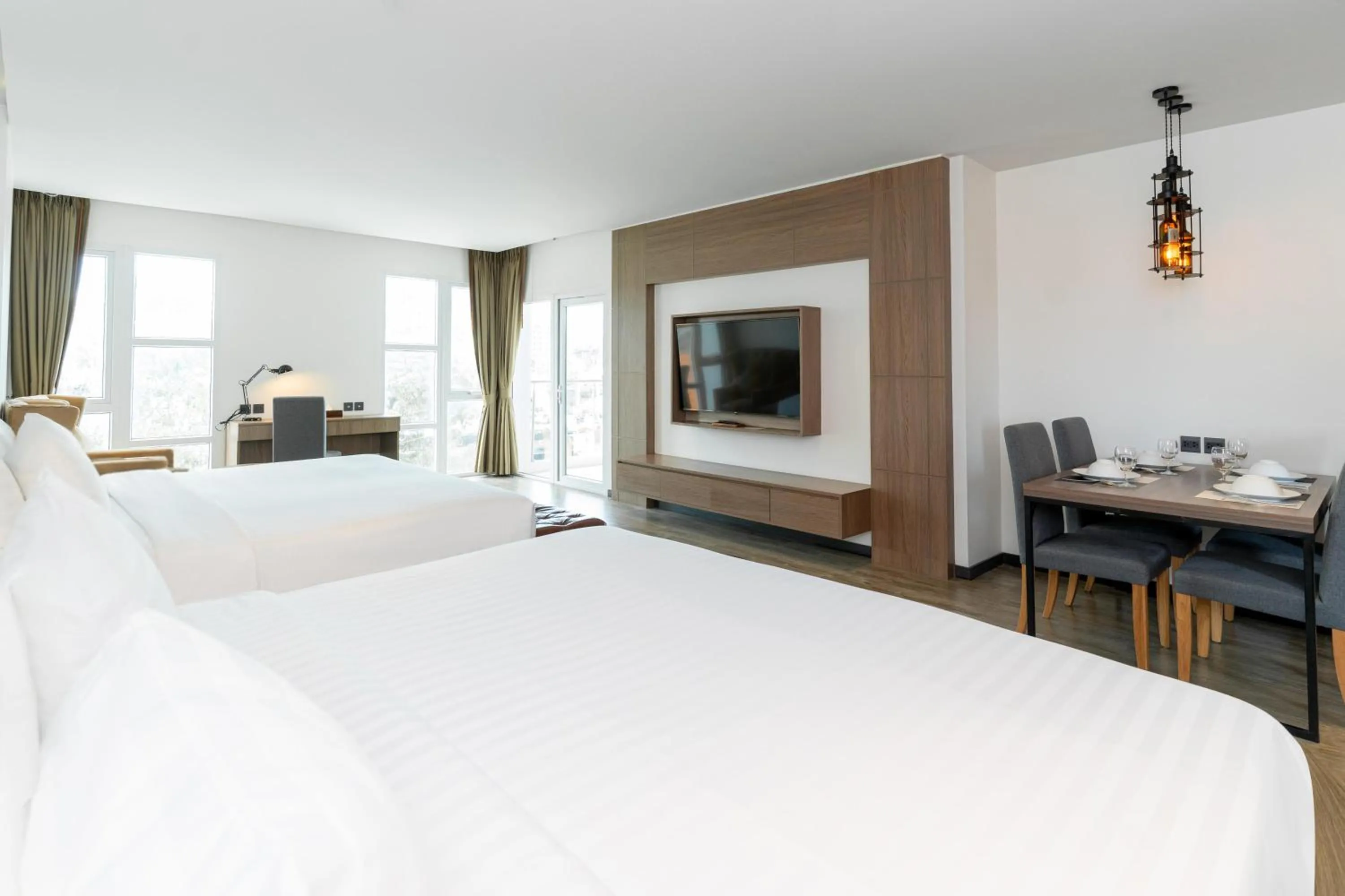 Photo of the whole room, Bed in SureStay Plus by Best Western T Pattaya