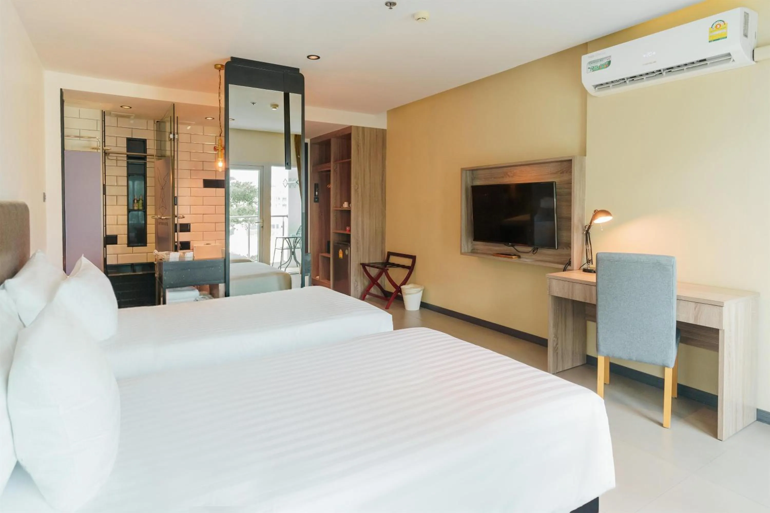 Bedroom, Bed in SureStay Plus by Best Western T Pattaya
