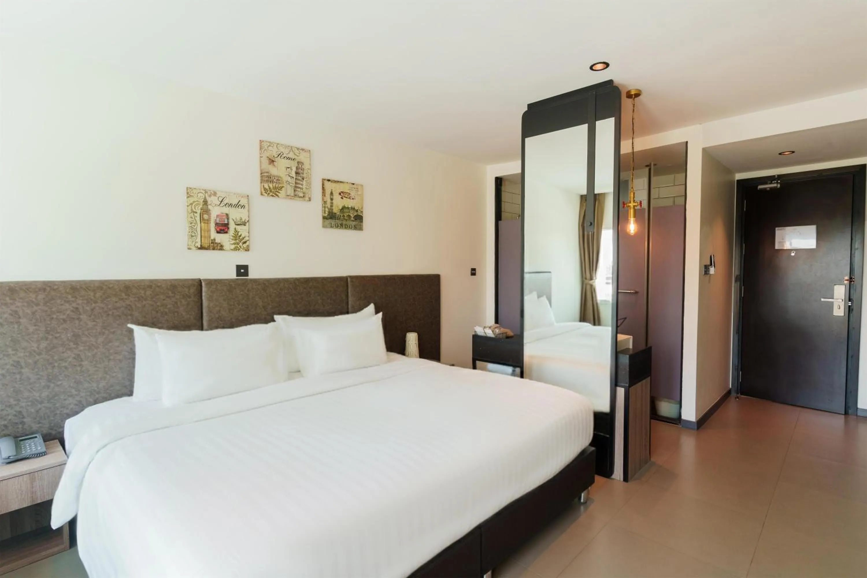 Bedroom, Bed in SureStay Plus by Best Western T Pattaya