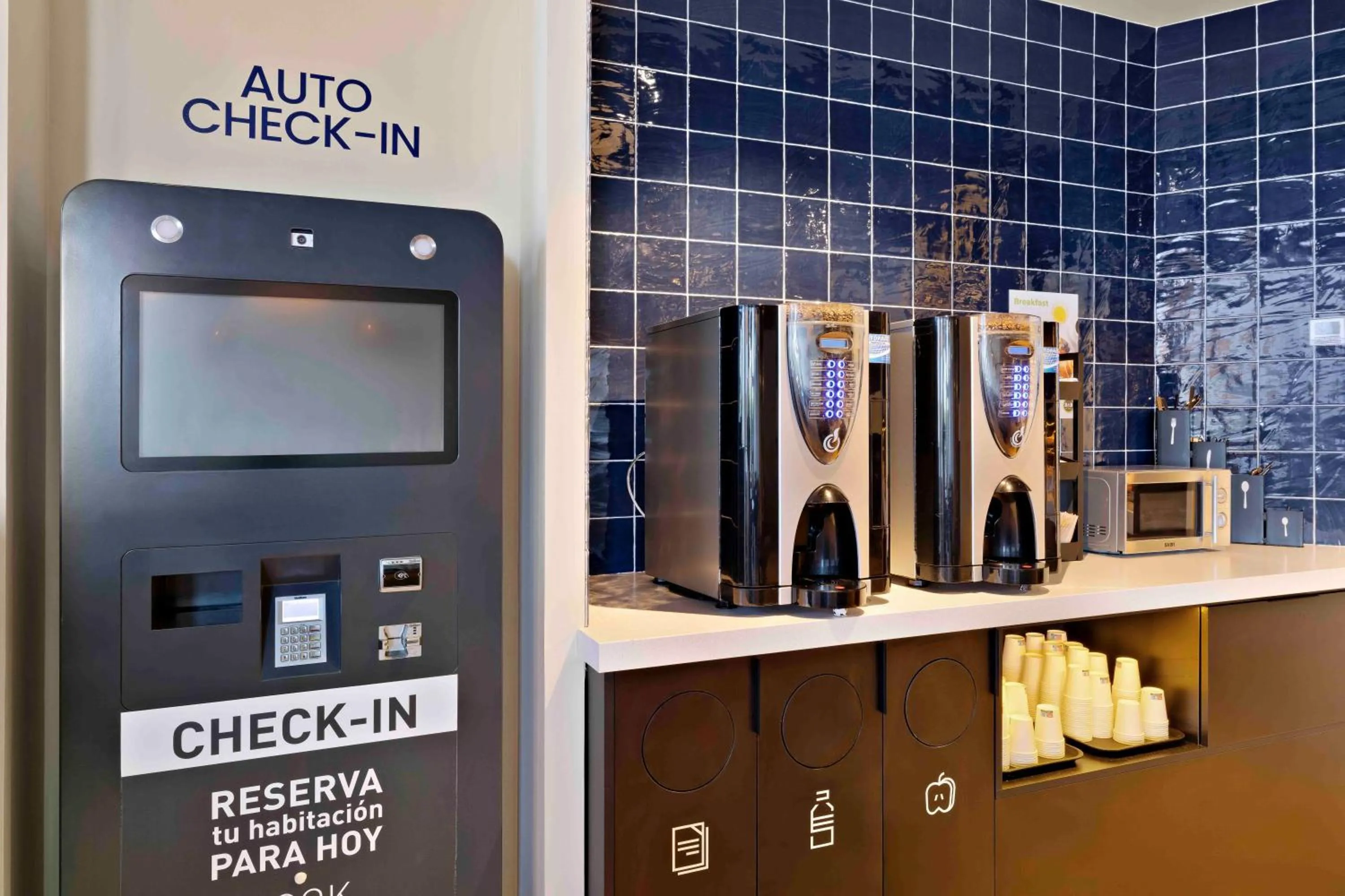 Lobby or reception in B&B HOTEL Albacete