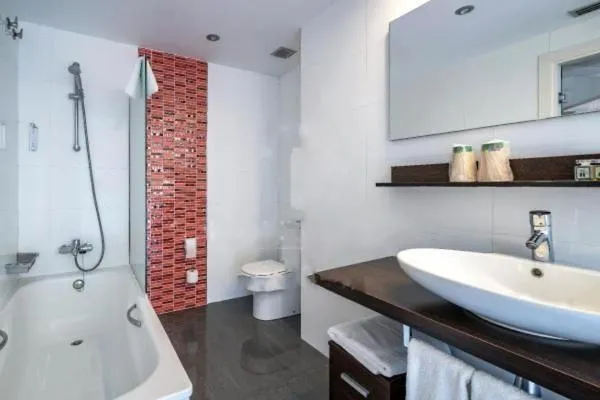 Bathroom in Hotel Spa La Central - Adults Only