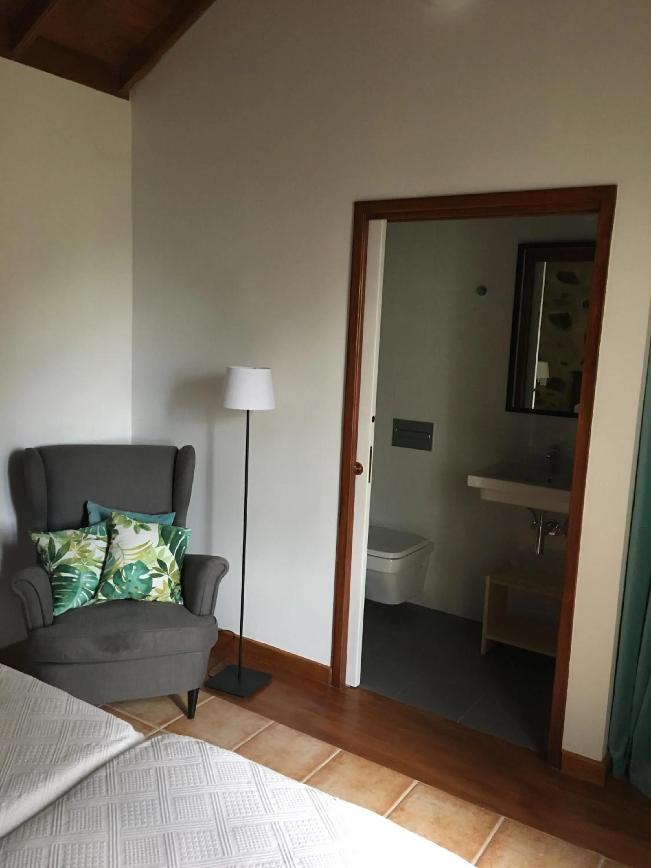 Bathroom, Bed in Hotel Rural Ibo Alfaro - OFFLINE HOTEL