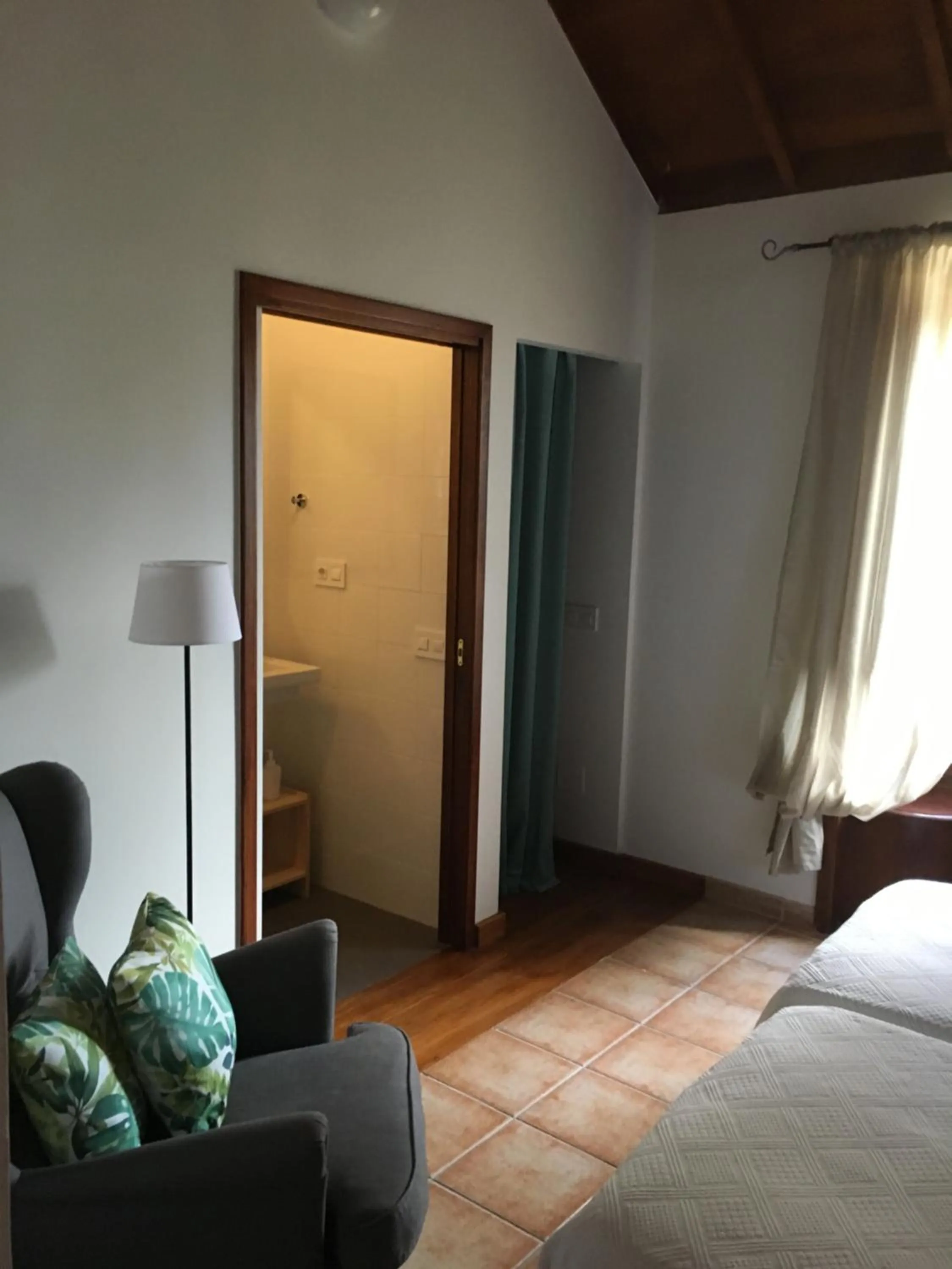 Decorative detail, Bed in Hotel Rural Ibo Alfaro - OFFLINE HOTEL