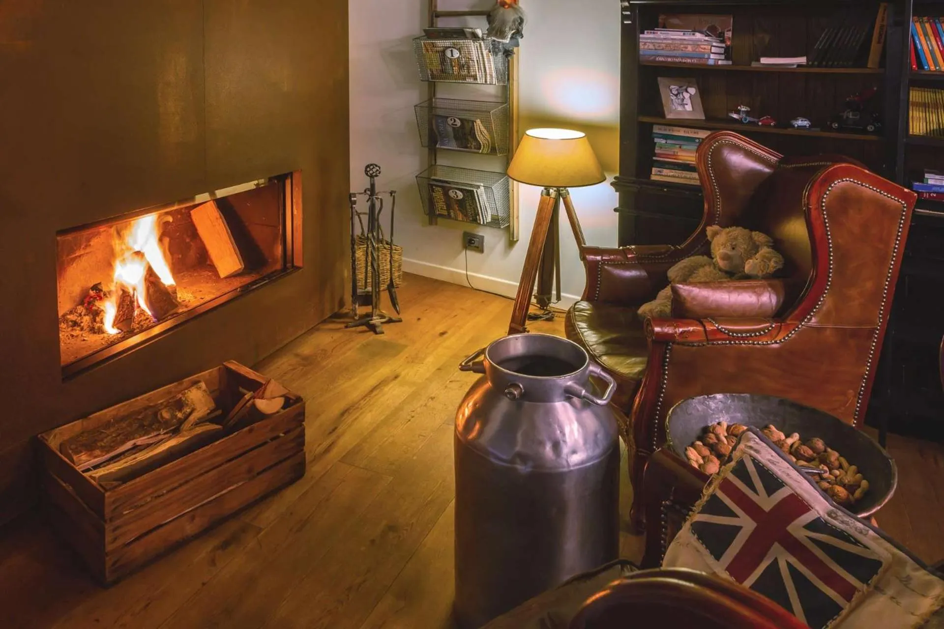 Communal lounge/ TV room in AR Mountains Lodge Villachiara