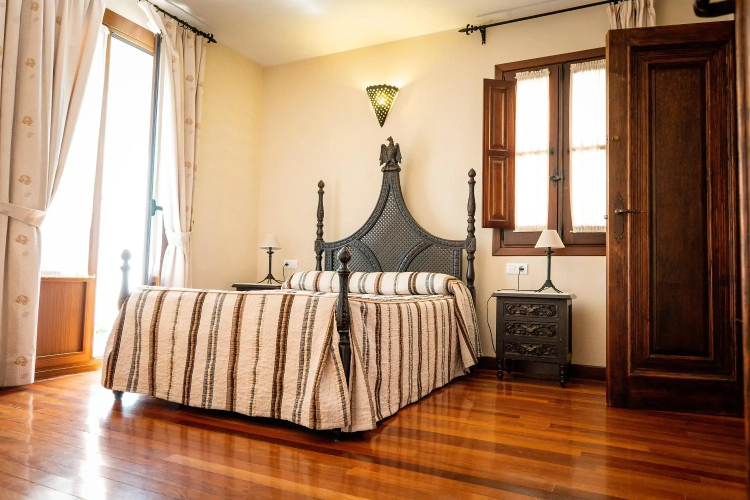 Deluxe Apartment in La Colegiata De Ronda Deluxe Apartment in La Colegiata De Ronda