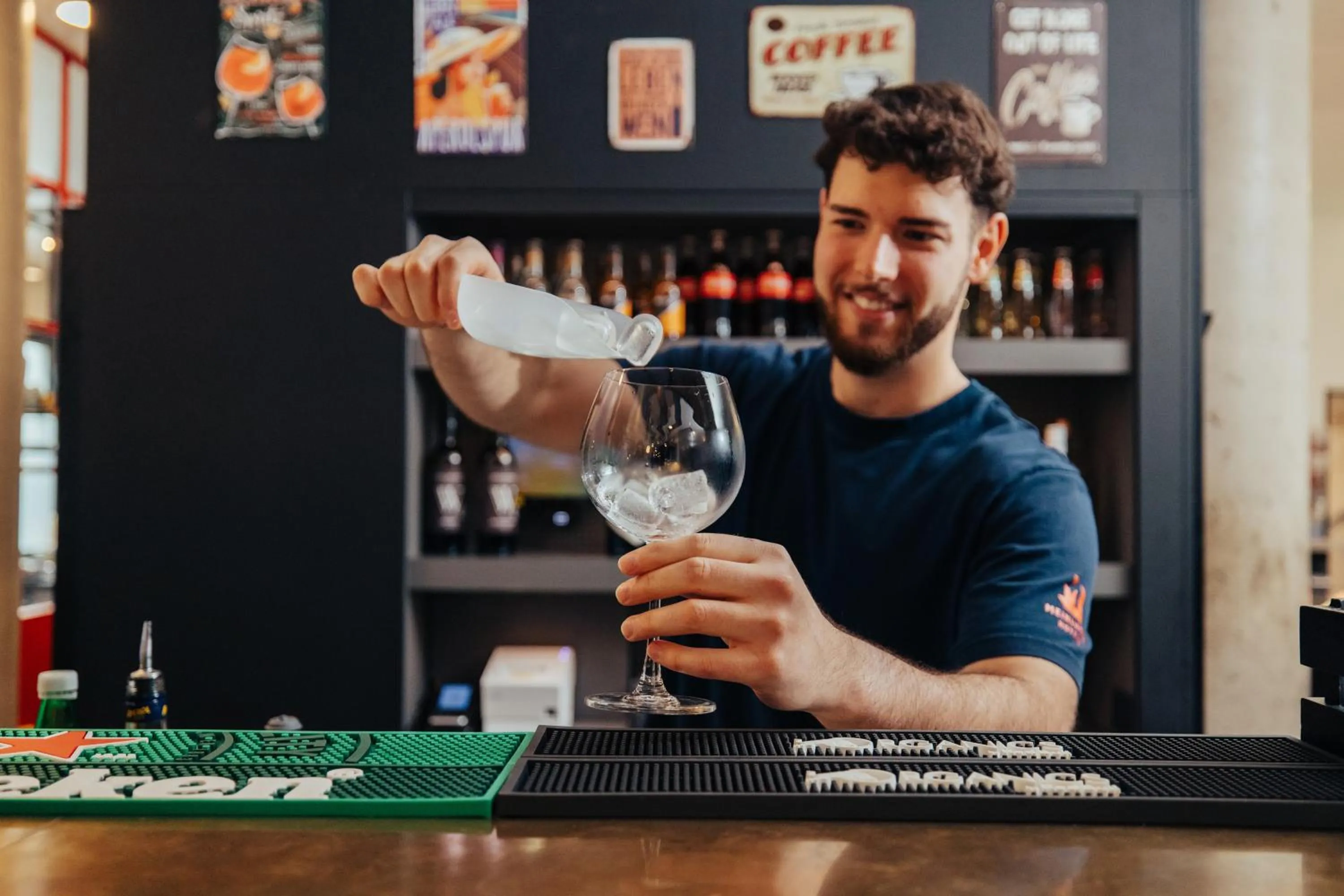 Lounge or bar in MEININGER Hotel Wien Downtown Franz
