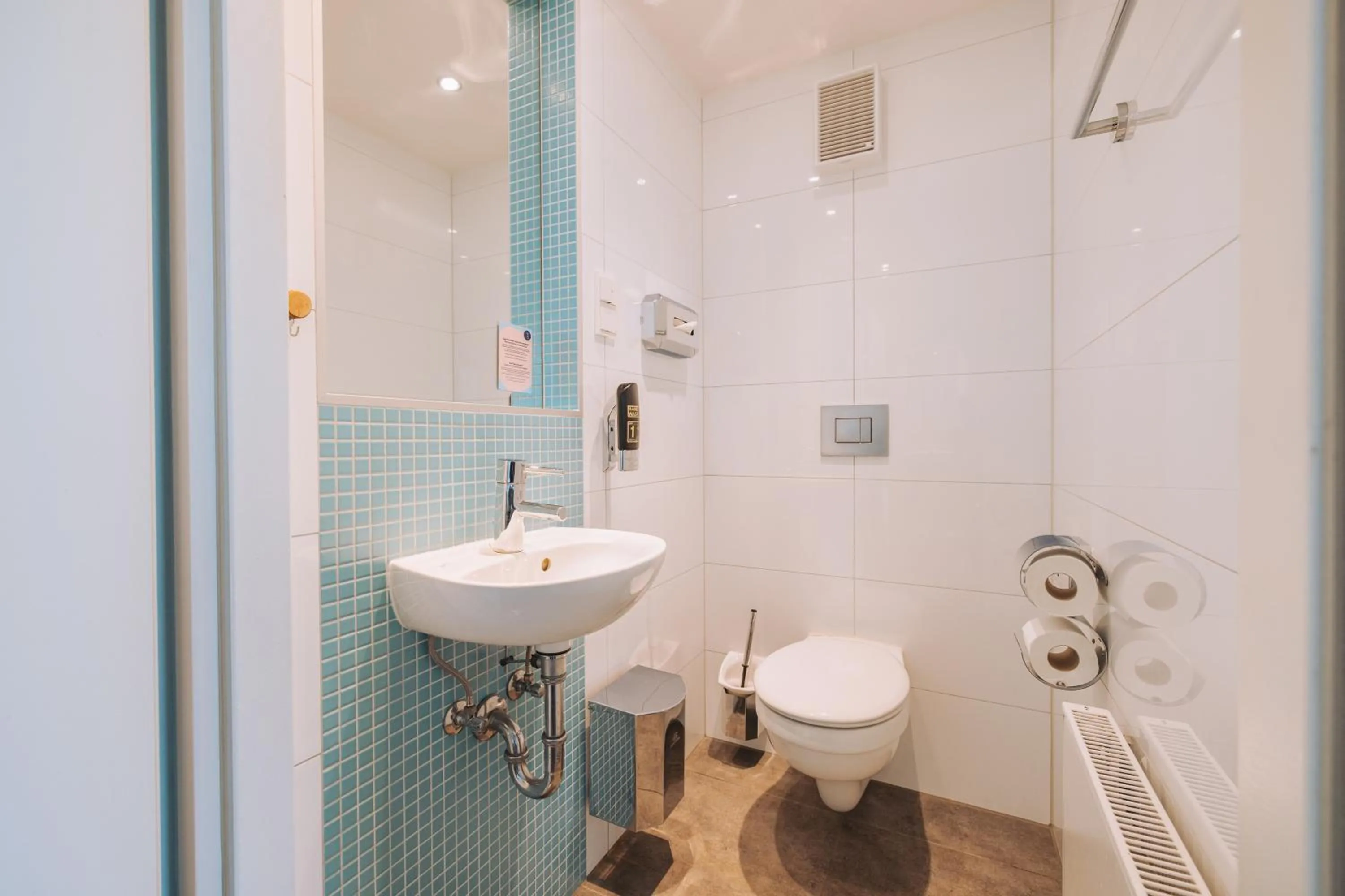 Bathroom in MEININGER Hotel Wien Downtown Franz