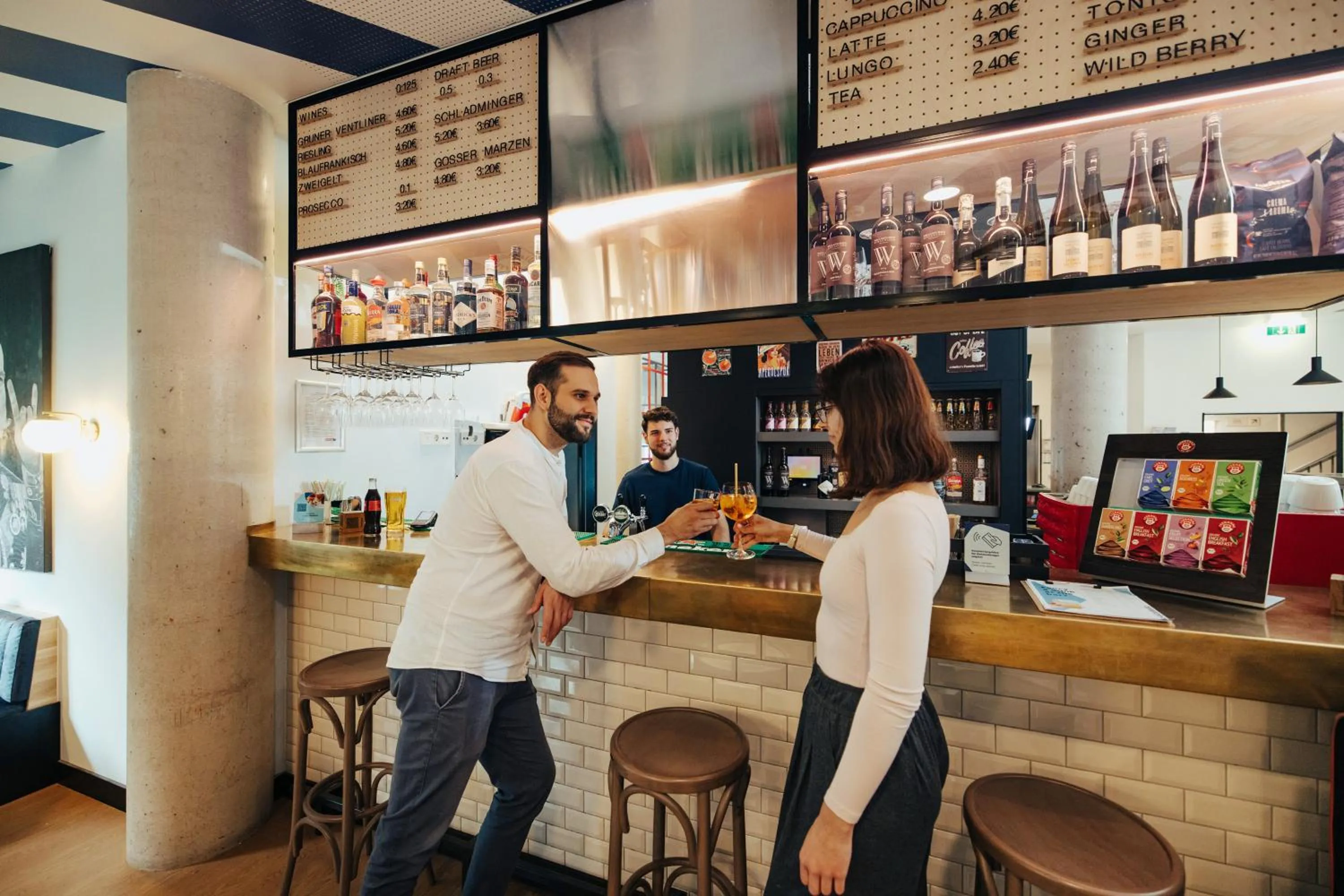 Lounge or bar in MEININGER Hotel Wien Downtown Franz