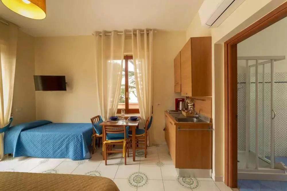 Kitchen or kitchenette, Bed in Villa Rosa Sorrento