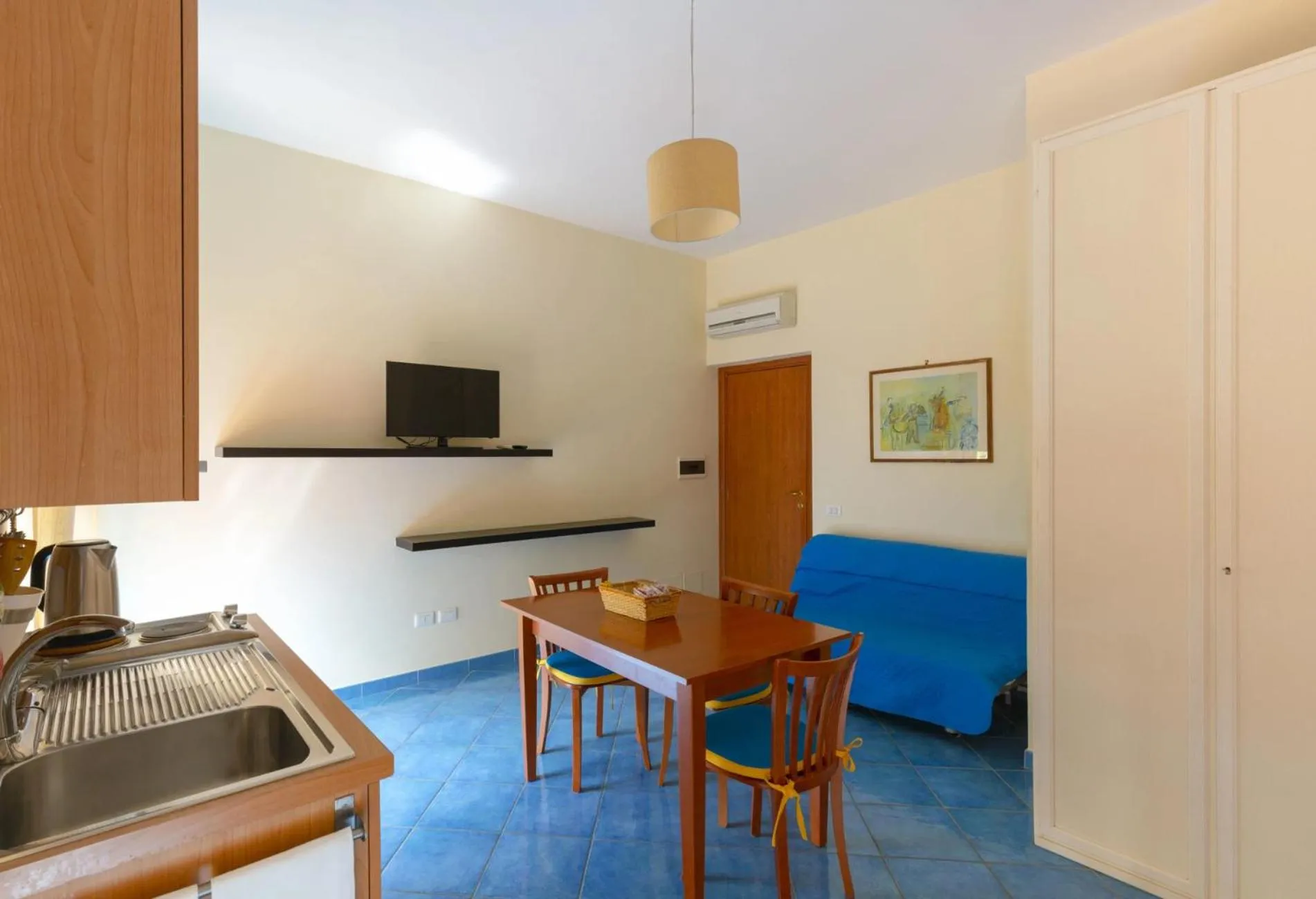 Dining area in Villa Rosa Sorrento