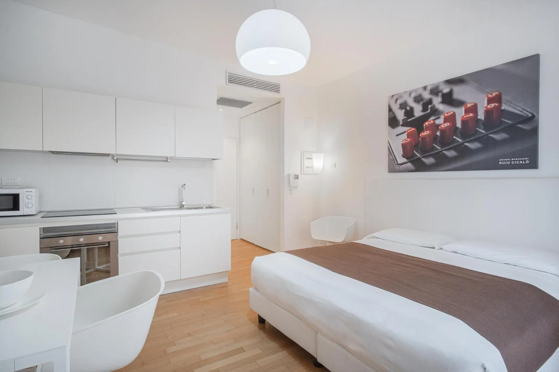 Kitchen or kitchenette, Bed in Felix Hotels - Residence Hotel Grandi Magazzini