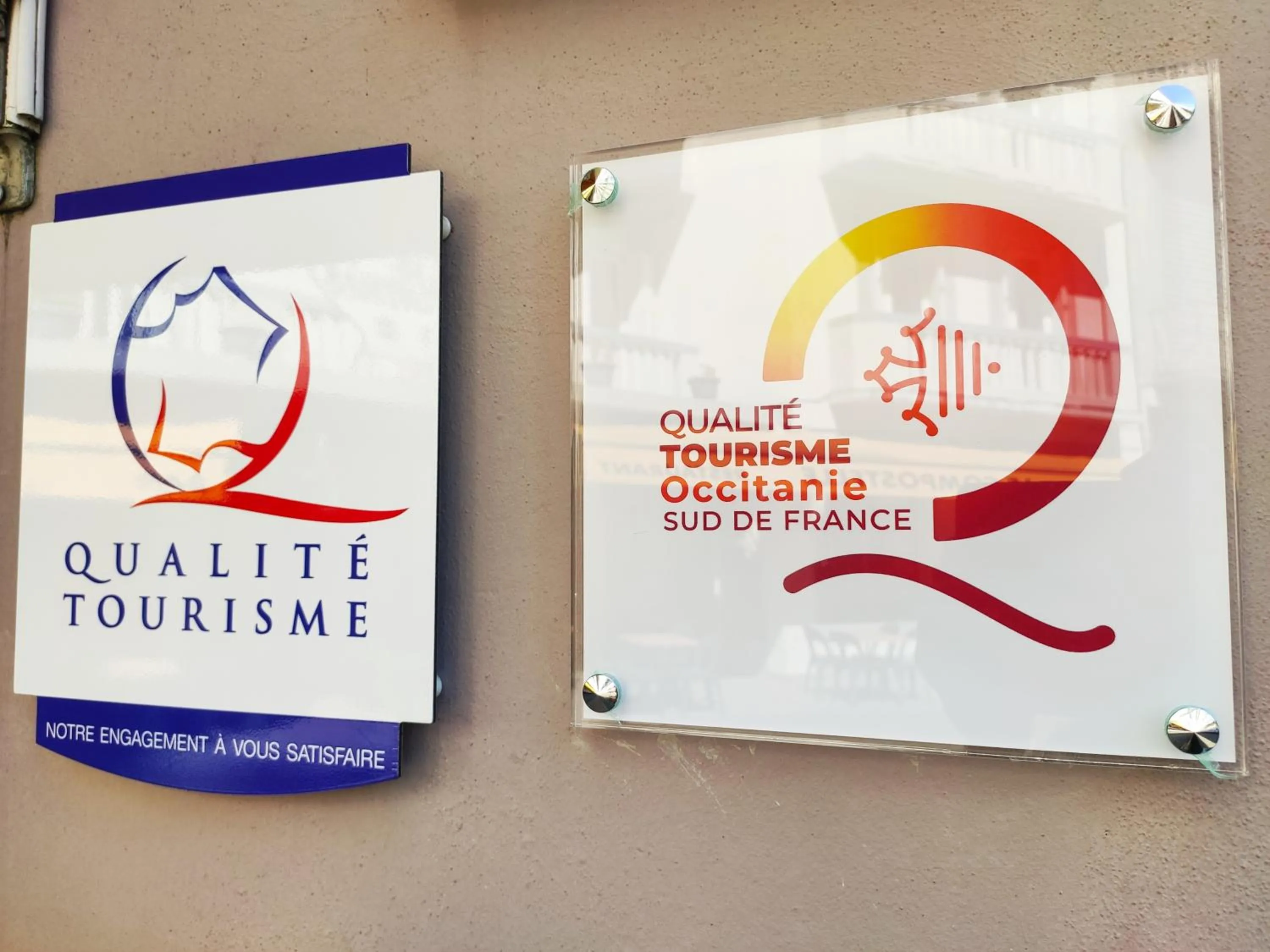 Logo/Certificate/Sign in Hôtel Hélianthe