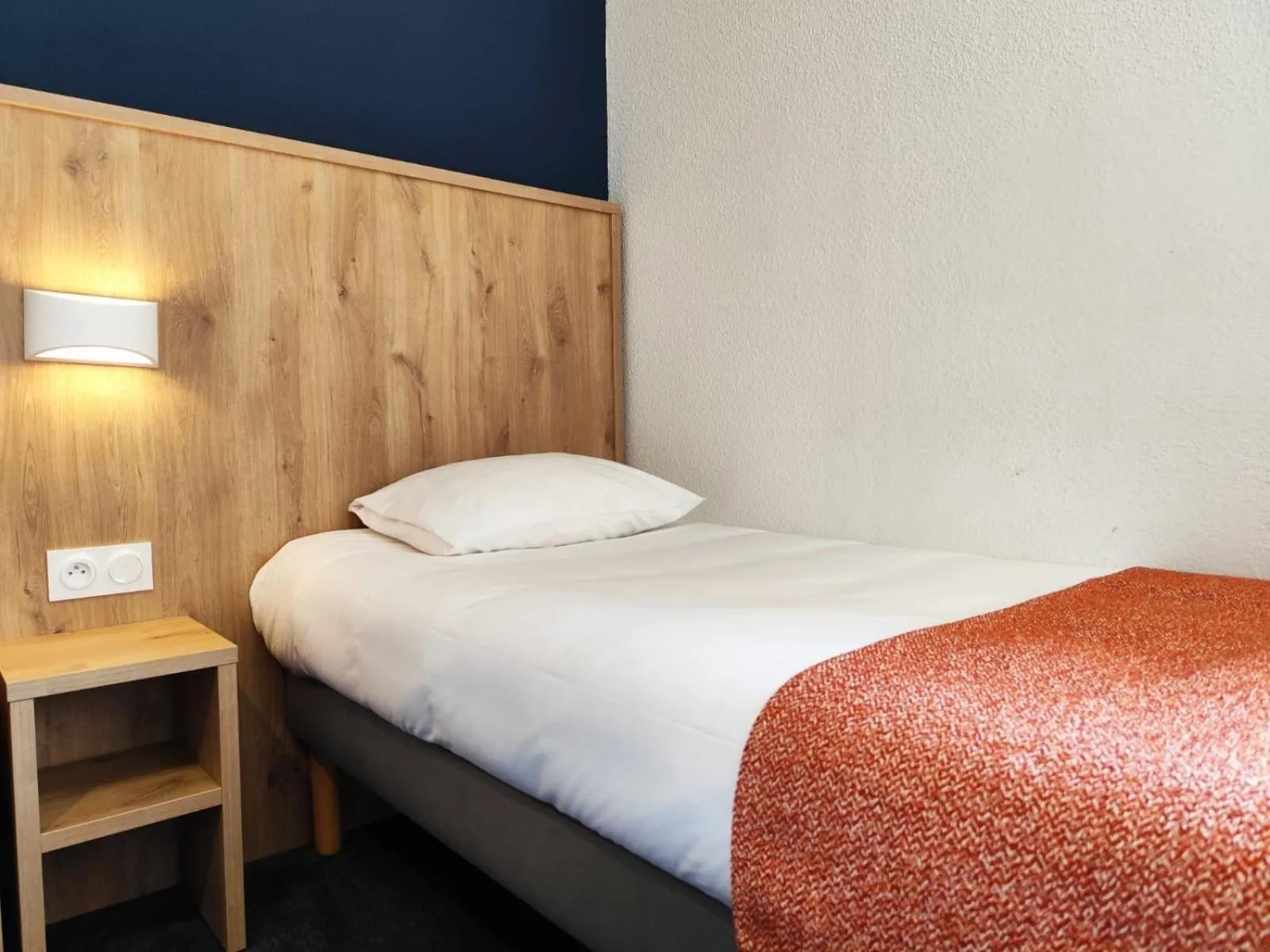 Photo of the whole room, Bed in Hôtel Hélianthe