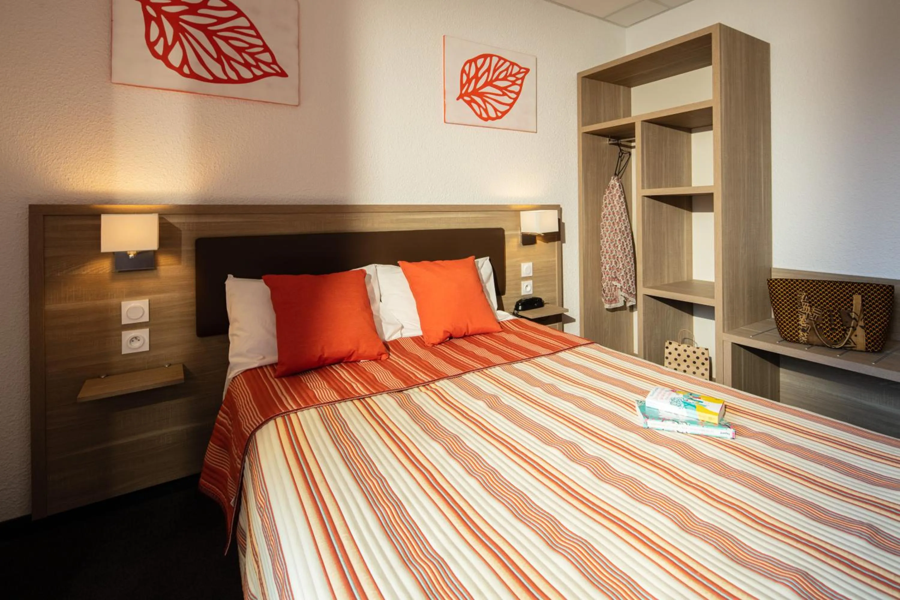 Bedroom, Bed in Hôtel Hélianthe