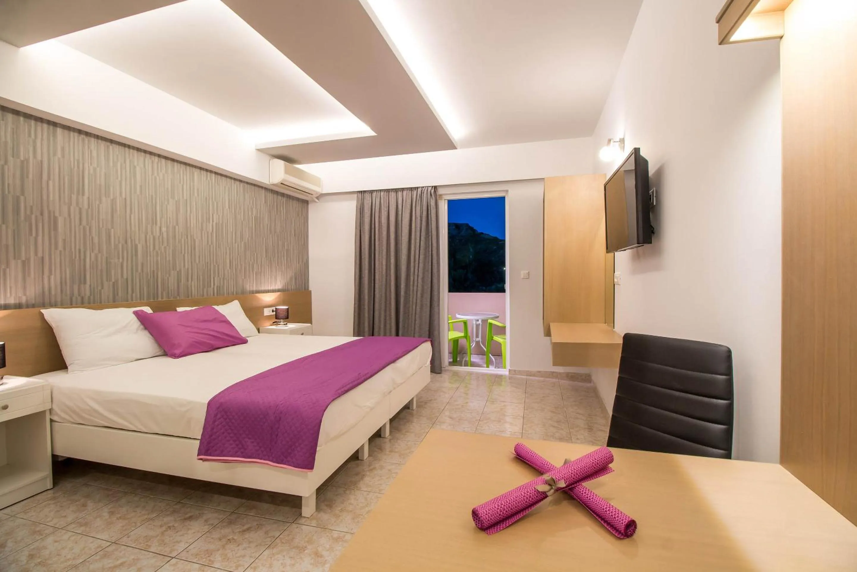 Bedroom, Bed in CasaStavris - Aparts & Pool Suites