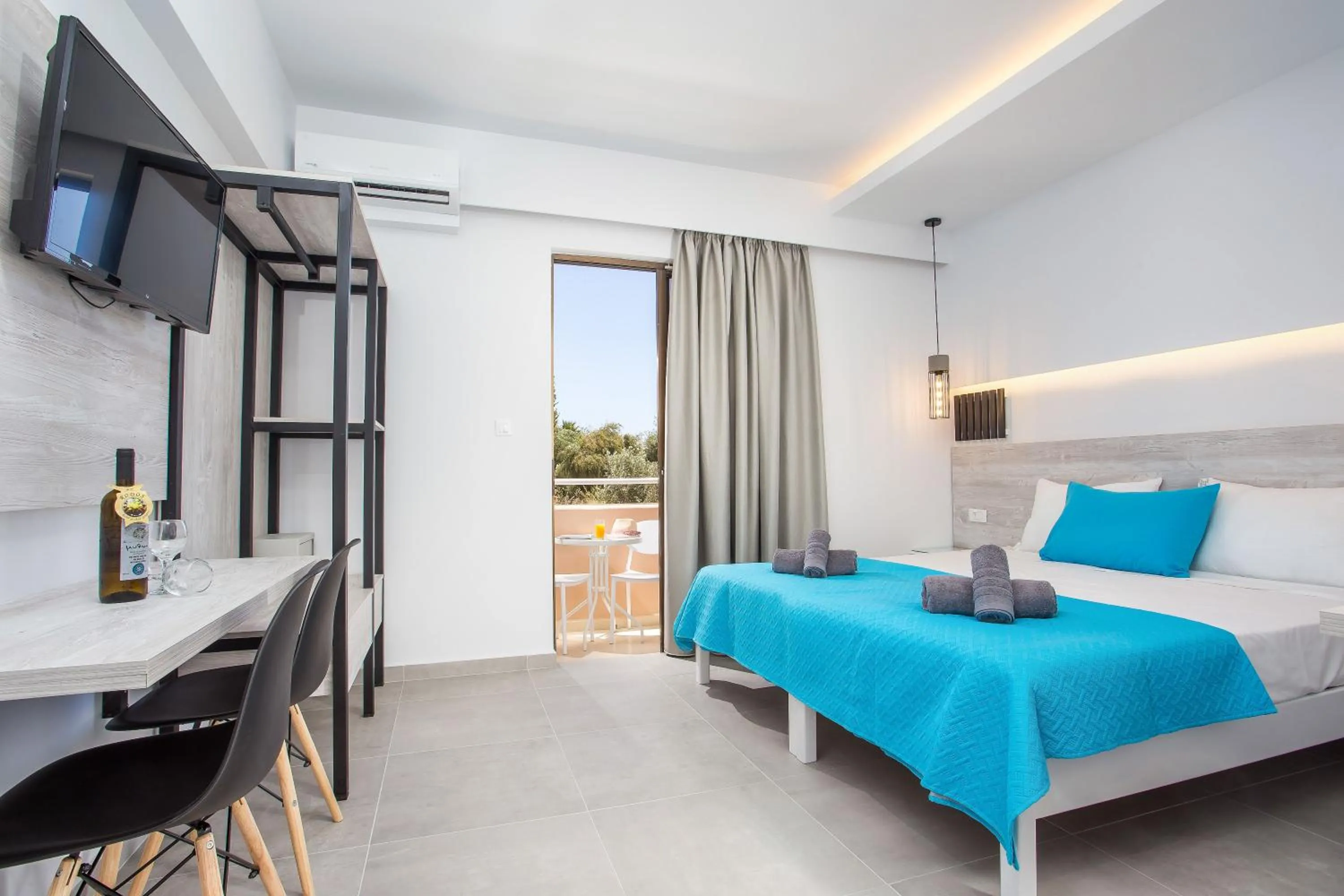 Photo of the whole room, Bed in CasaStavris - Aparts & Pool Suites