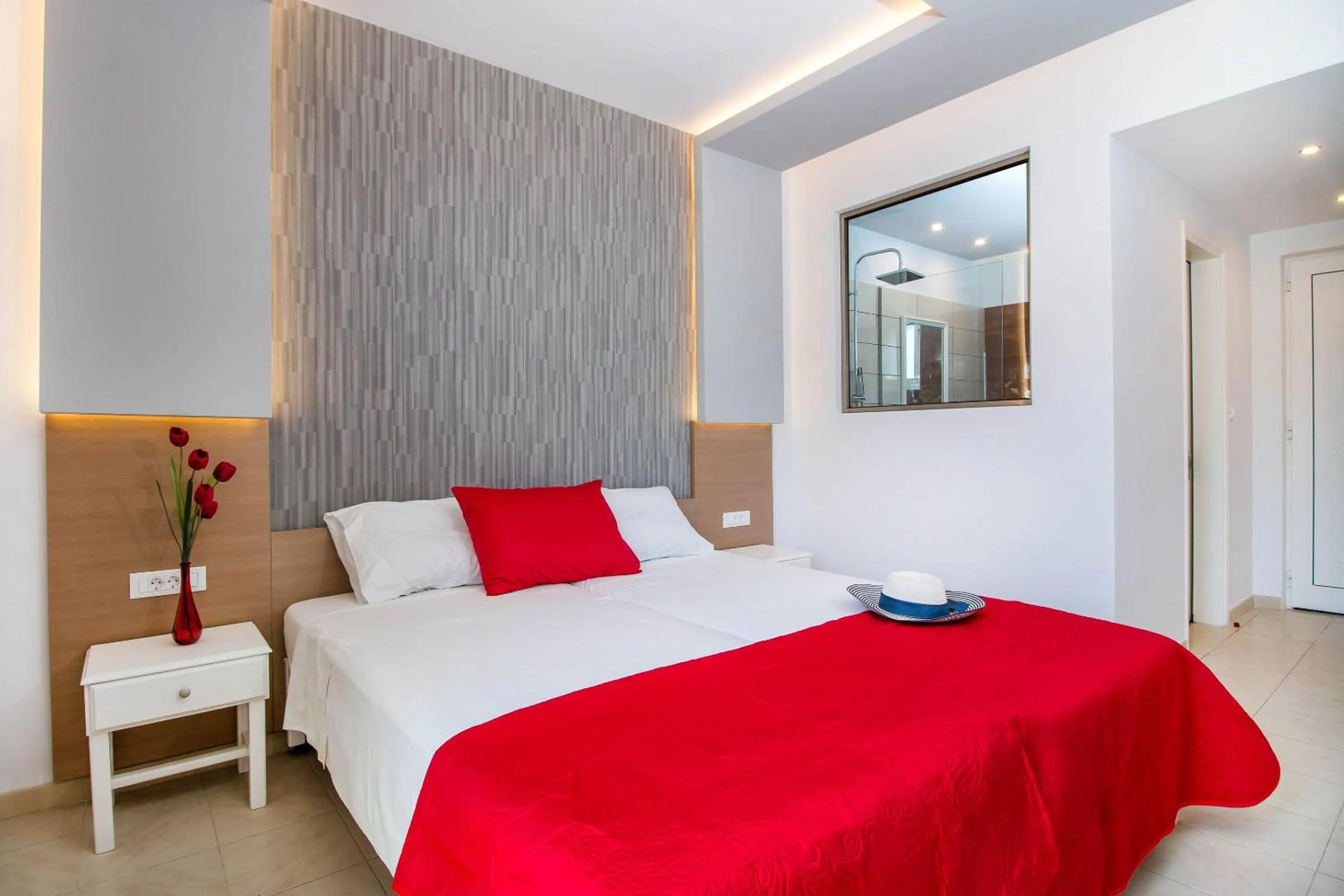 Photo of the whole room, Bed in CasaStavris - Aparts & Pool Suites