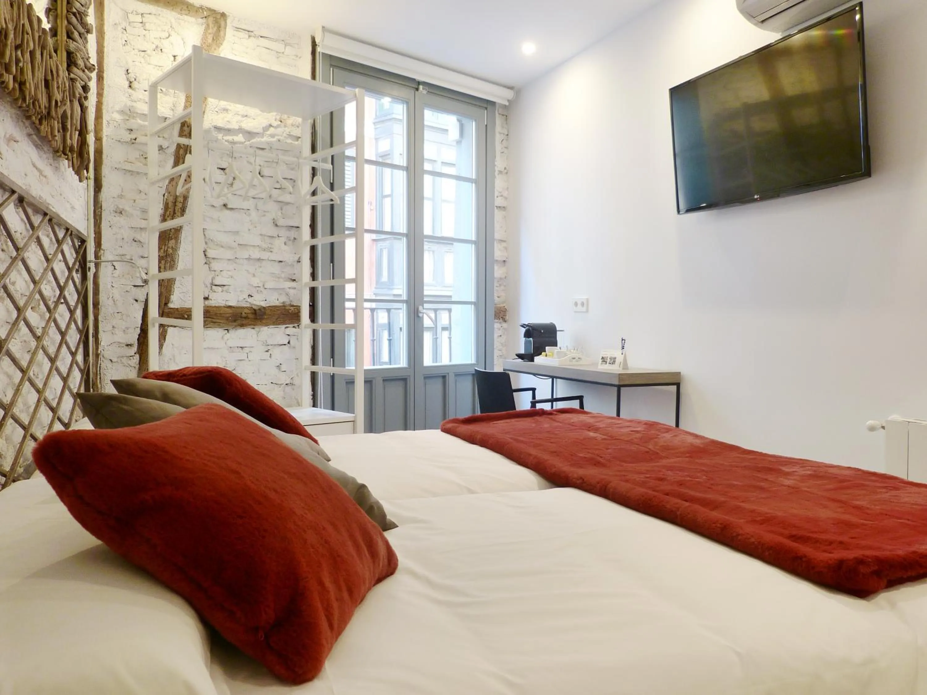 Photo of the whole room, Bed in Pensión Lo Bilbao