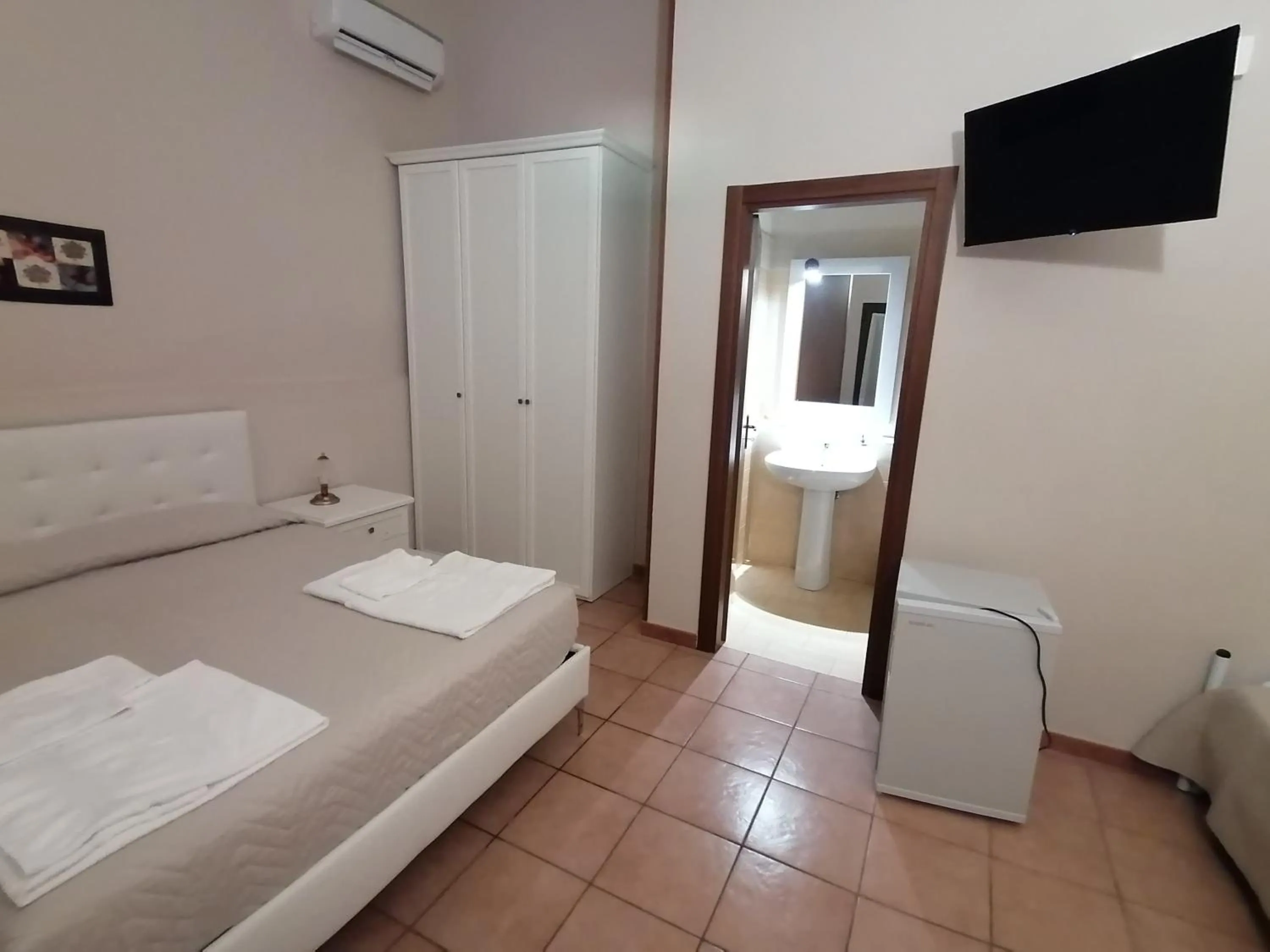 Photo of the whole room, Bed in Tenuta Pigliano Hotel