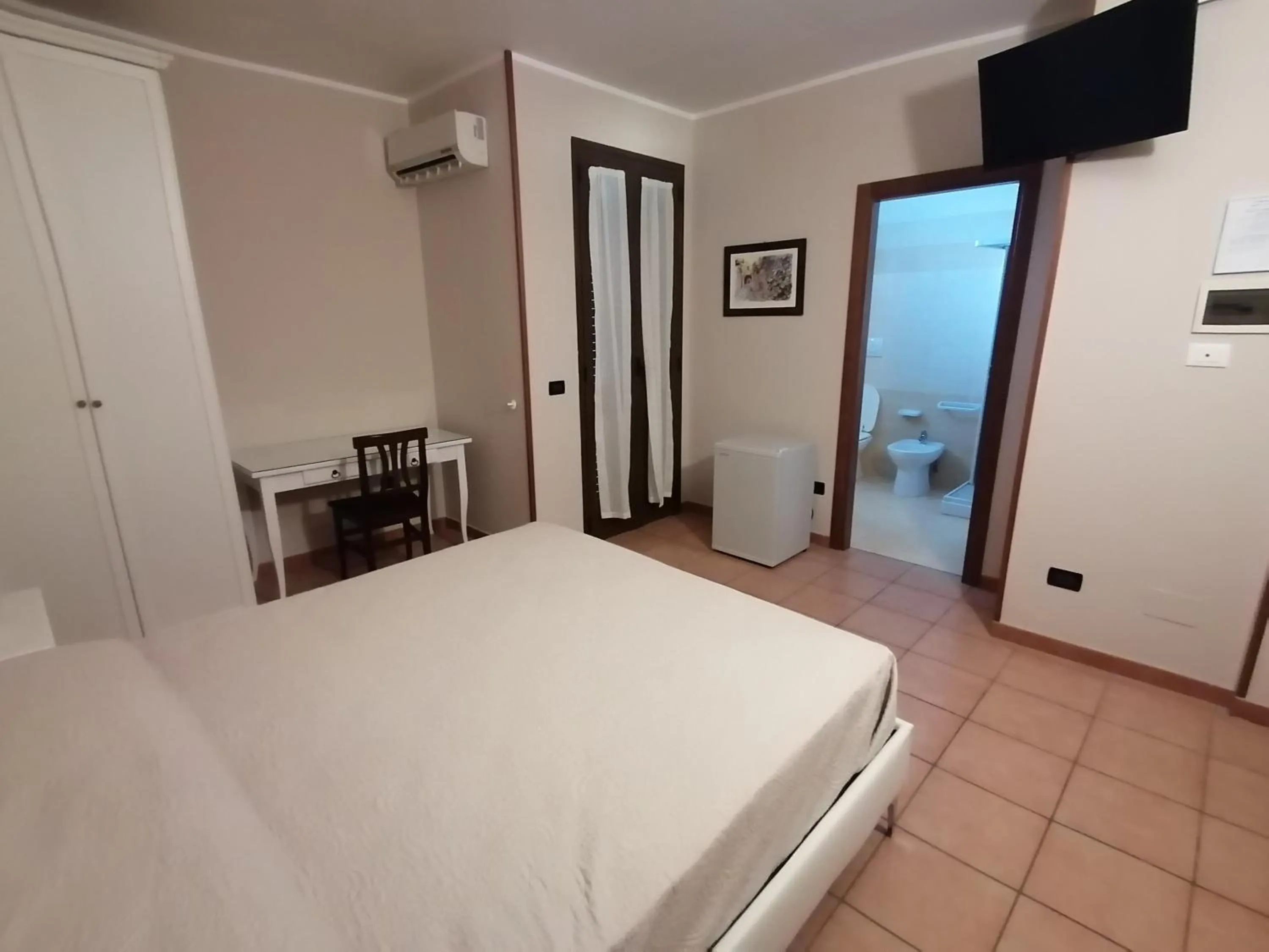 Photo of the whole room, Bed in Tenuta Pigliano Hotel