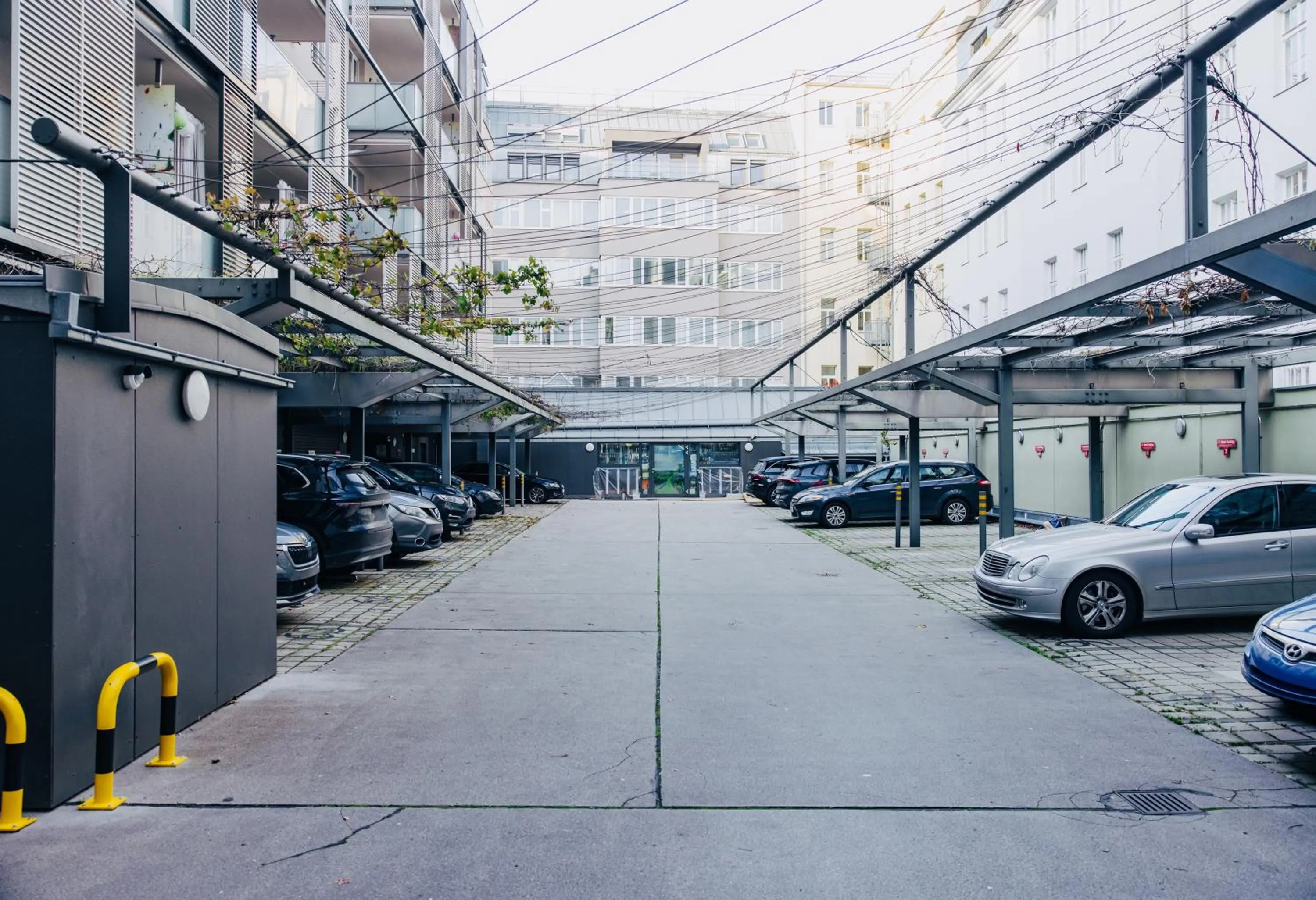 Parking in MEININGER Hotel Wien Downtown Sissi