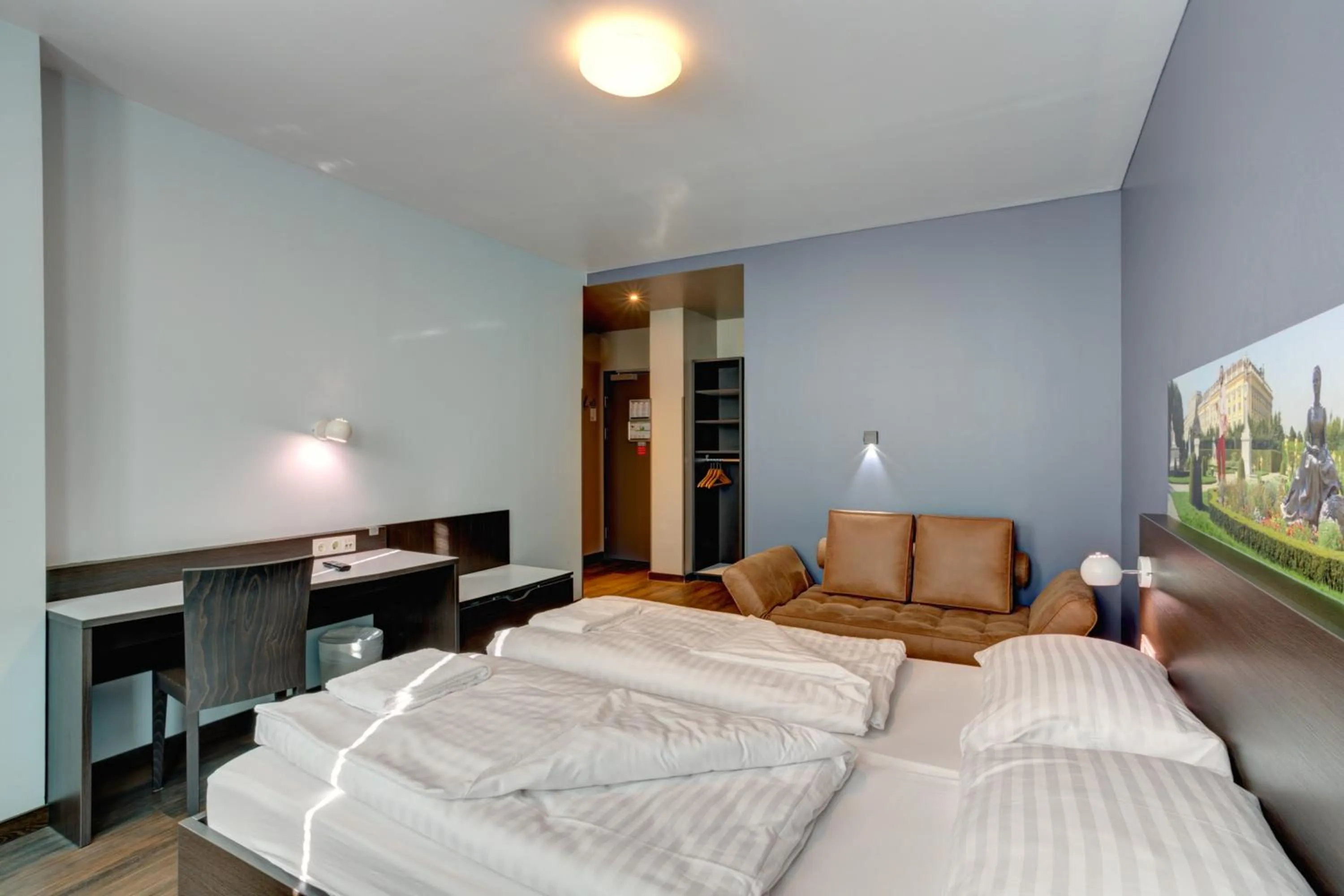 Photo of the whole room, Bed in MEININGER Hotel Wien Downtown Sissi