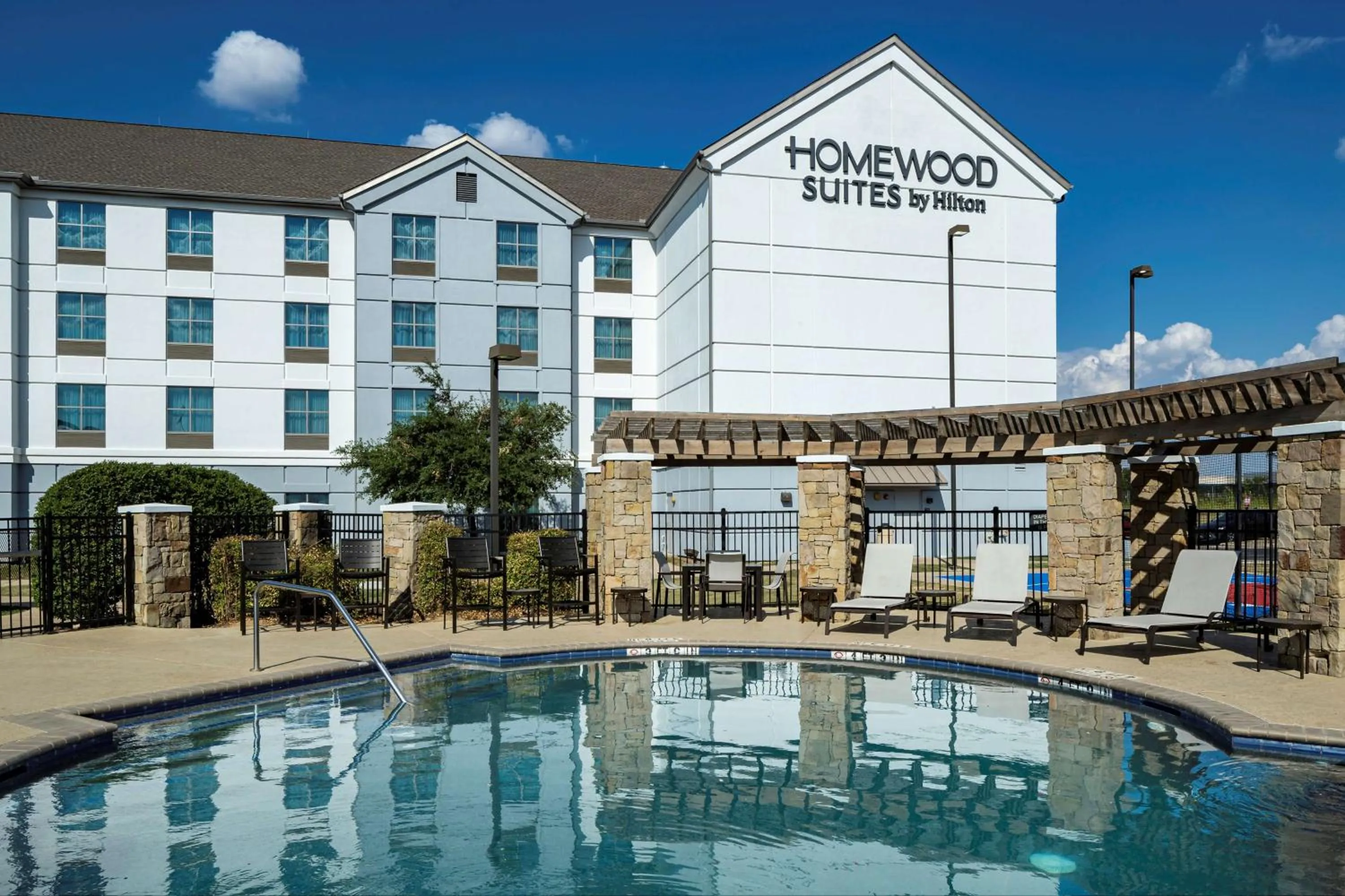 Pool view in Homewood Suites by Hilton Austin/Round Rock