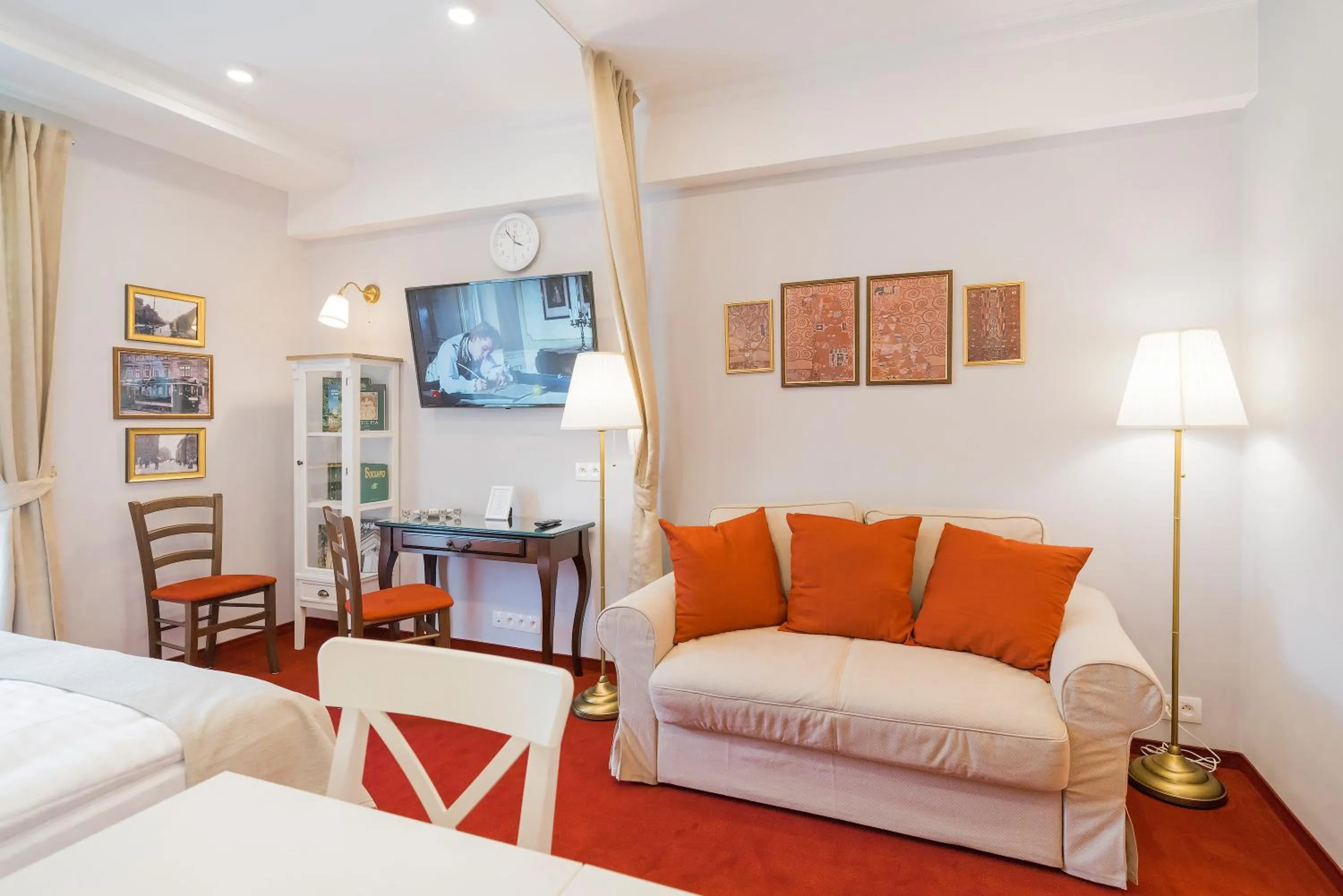 Living room, Bed in Revelton Studios Františkovy Lázně