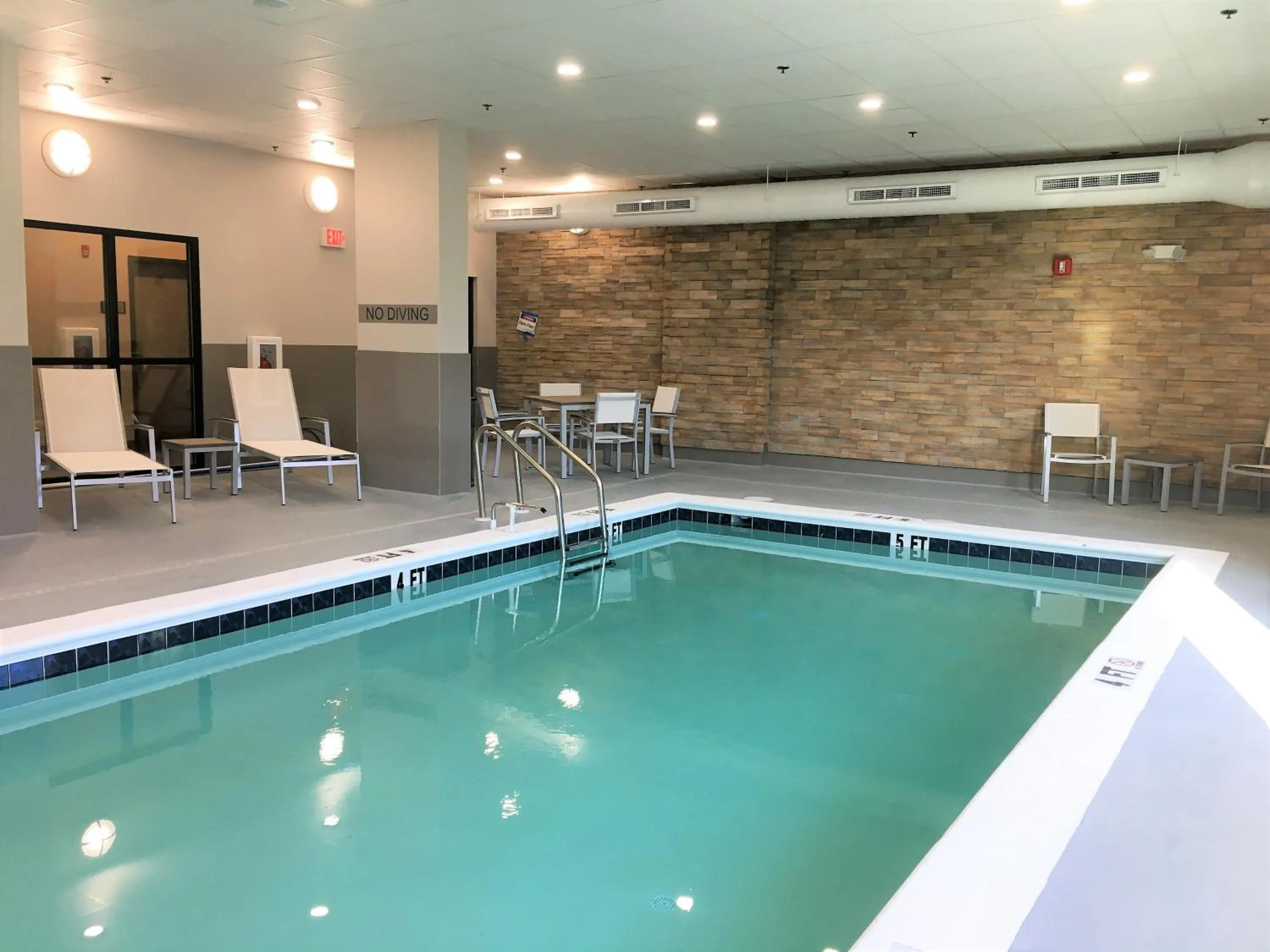 Swimming pool in Country Inn & Suites by Radisson Ocean City