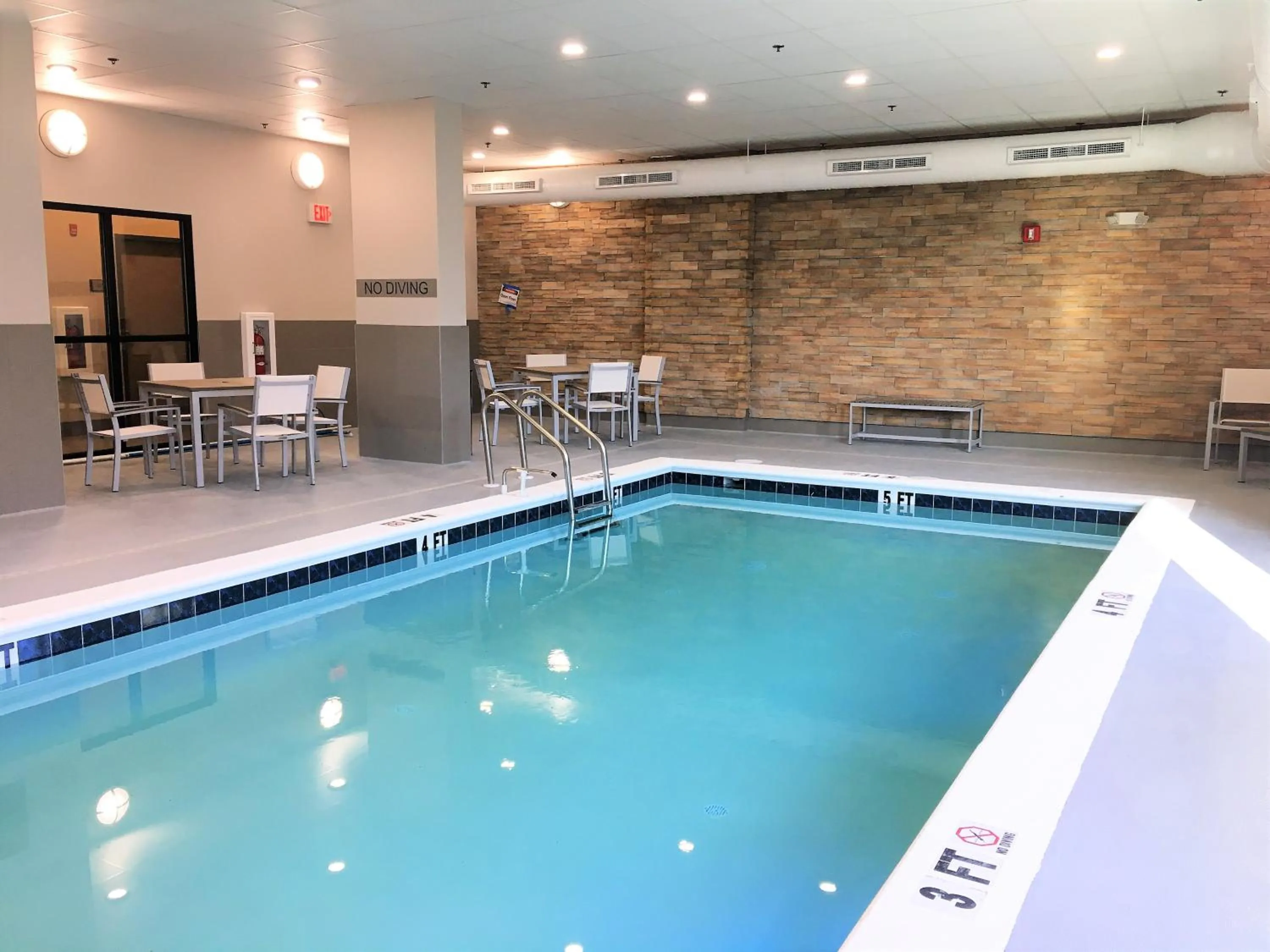 Swimming pool in Country Inn & Suites by Radisson Ocean City