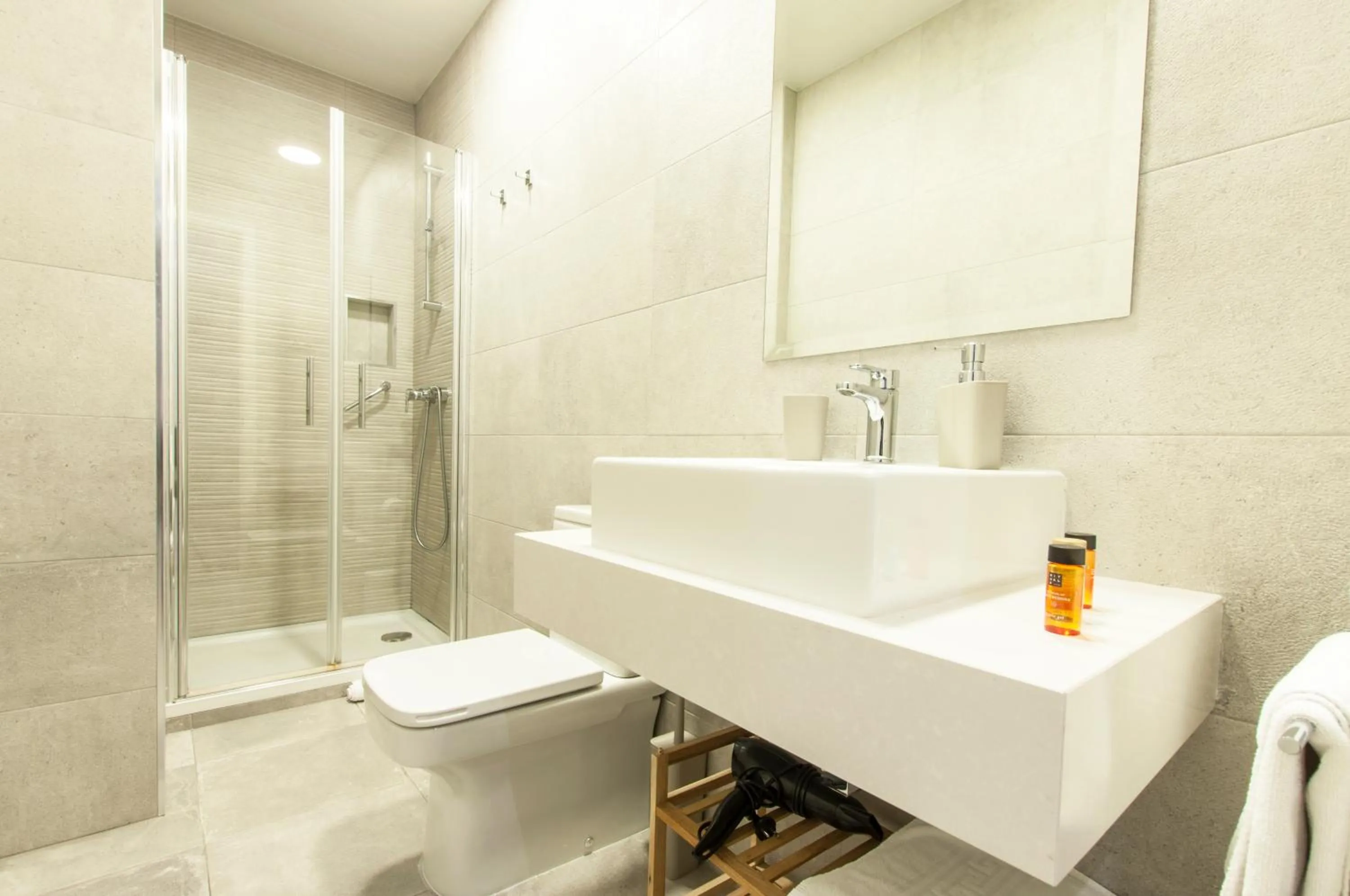 Shower in Arenal Suites Gran Vía