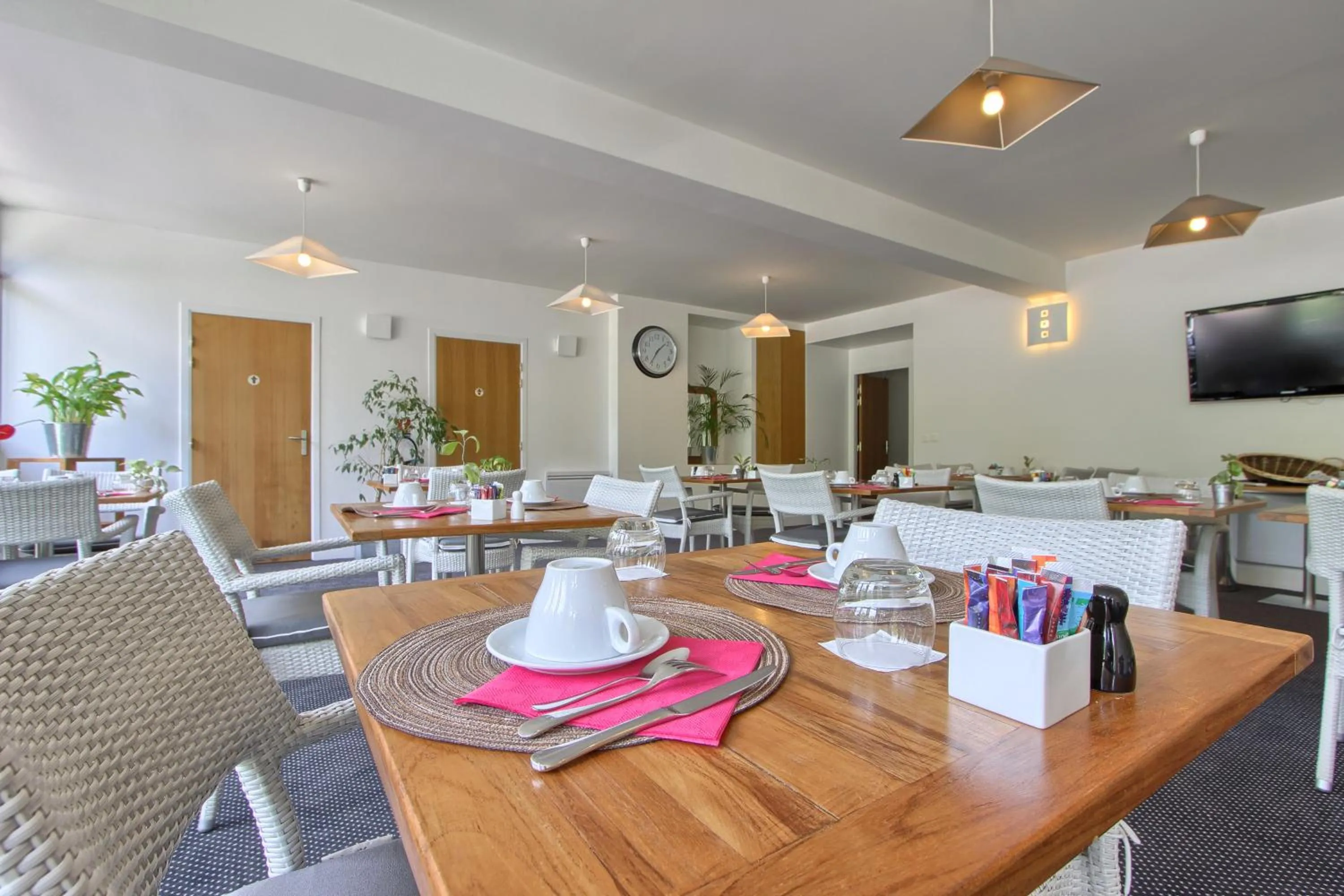 Restaurant/places to eat in Logis Hôtel - Le Manoir de Sauvegrain