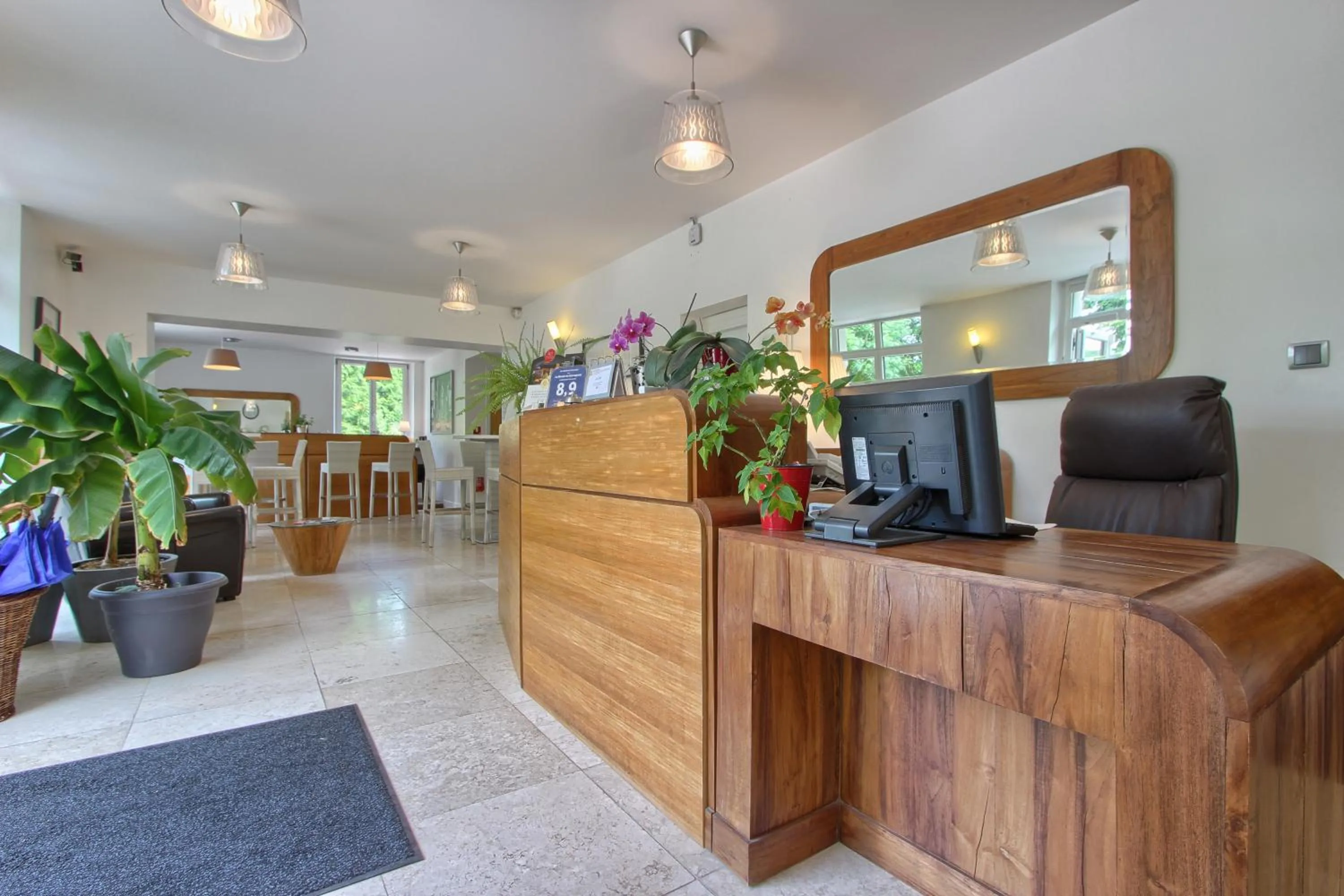 Lobby or reception in Logis Hôtel - Le Manoir de Sauvegrain