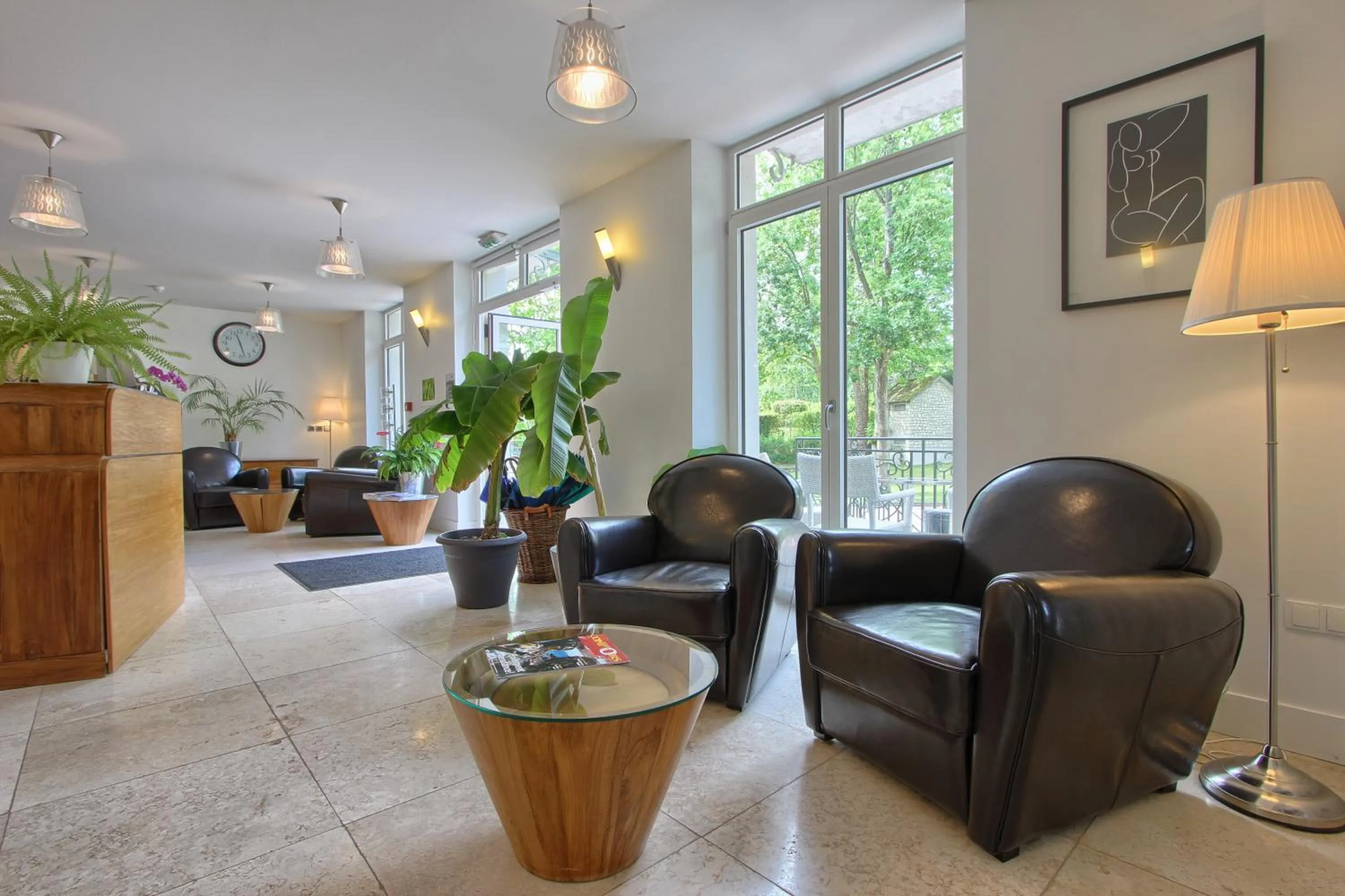 Lobby or reception in Logis Hôtel - Le Manoir de Sauvegrain