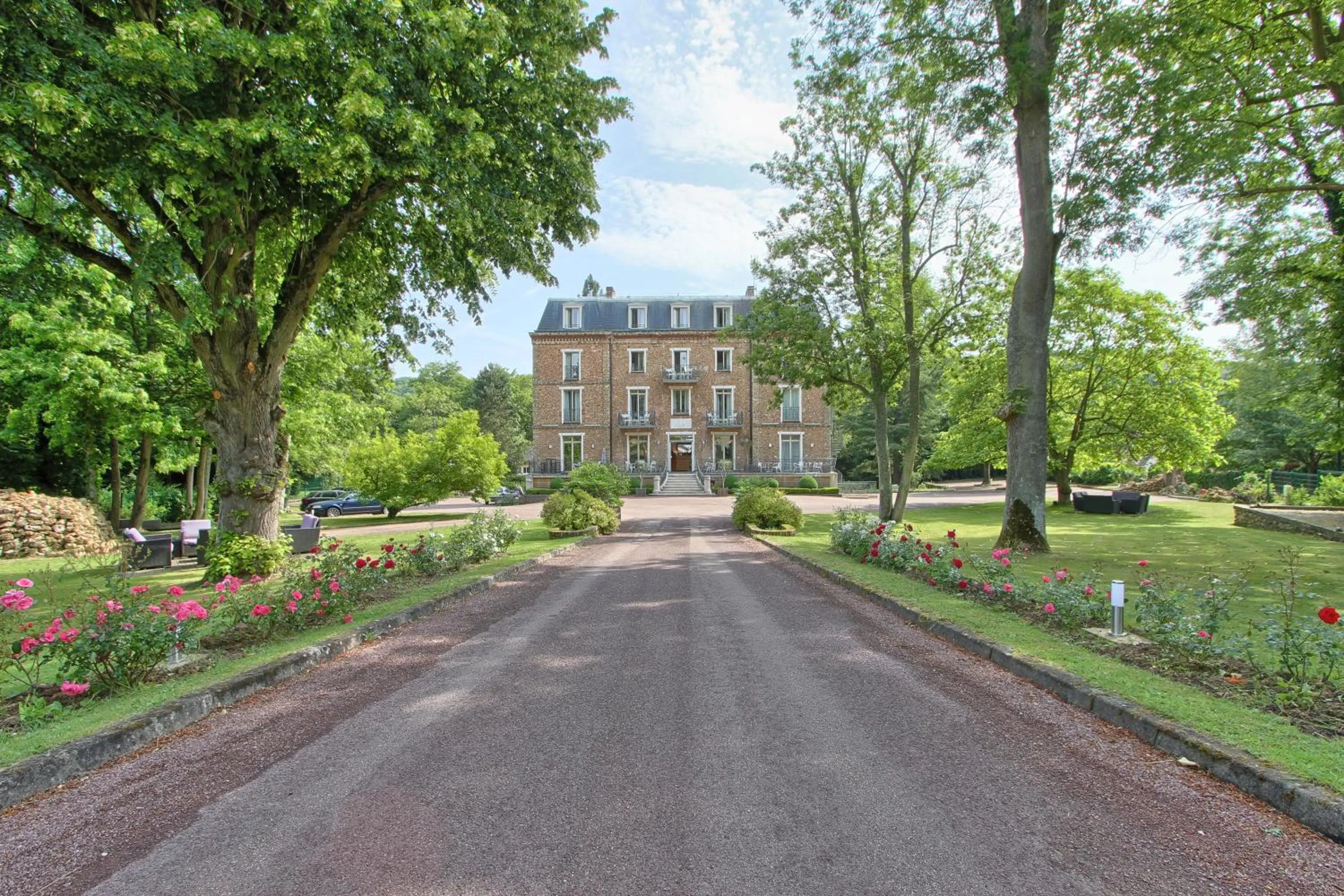 Facade/entrance in Logis Hôtel - Le Manoir de Sauvegrain