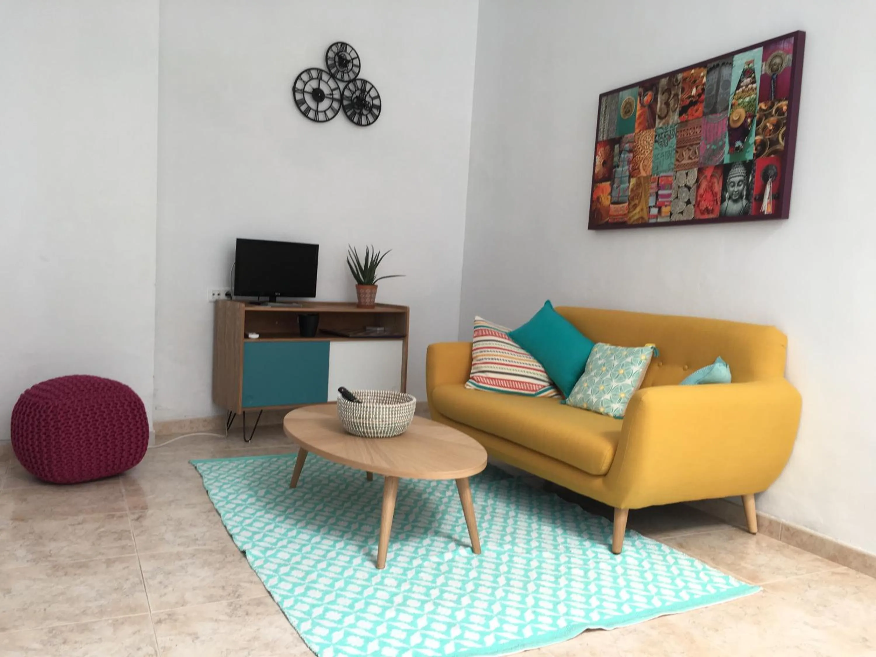 Communal lounge/ TV room in La Moraga de Poniente Malaga Hostel