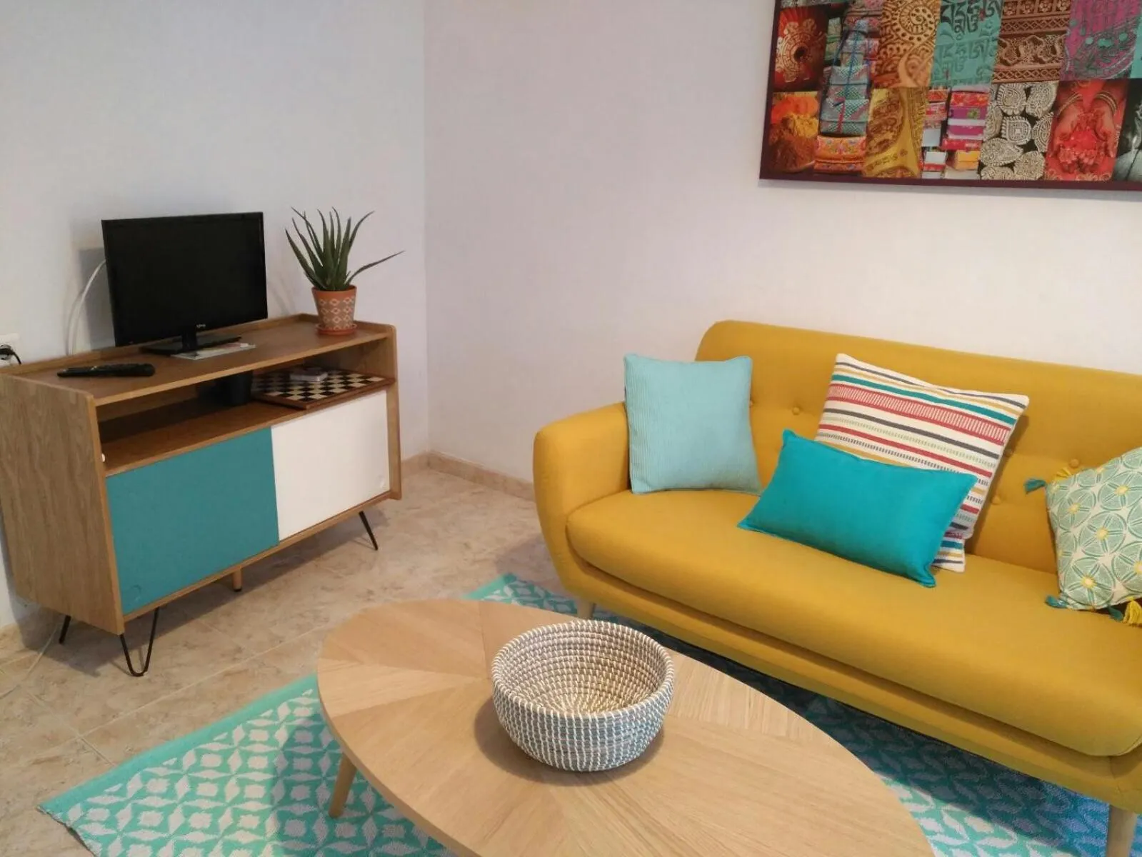 Communal lounge/ TV room in La Moraga de Poniente Malaga Hostel
