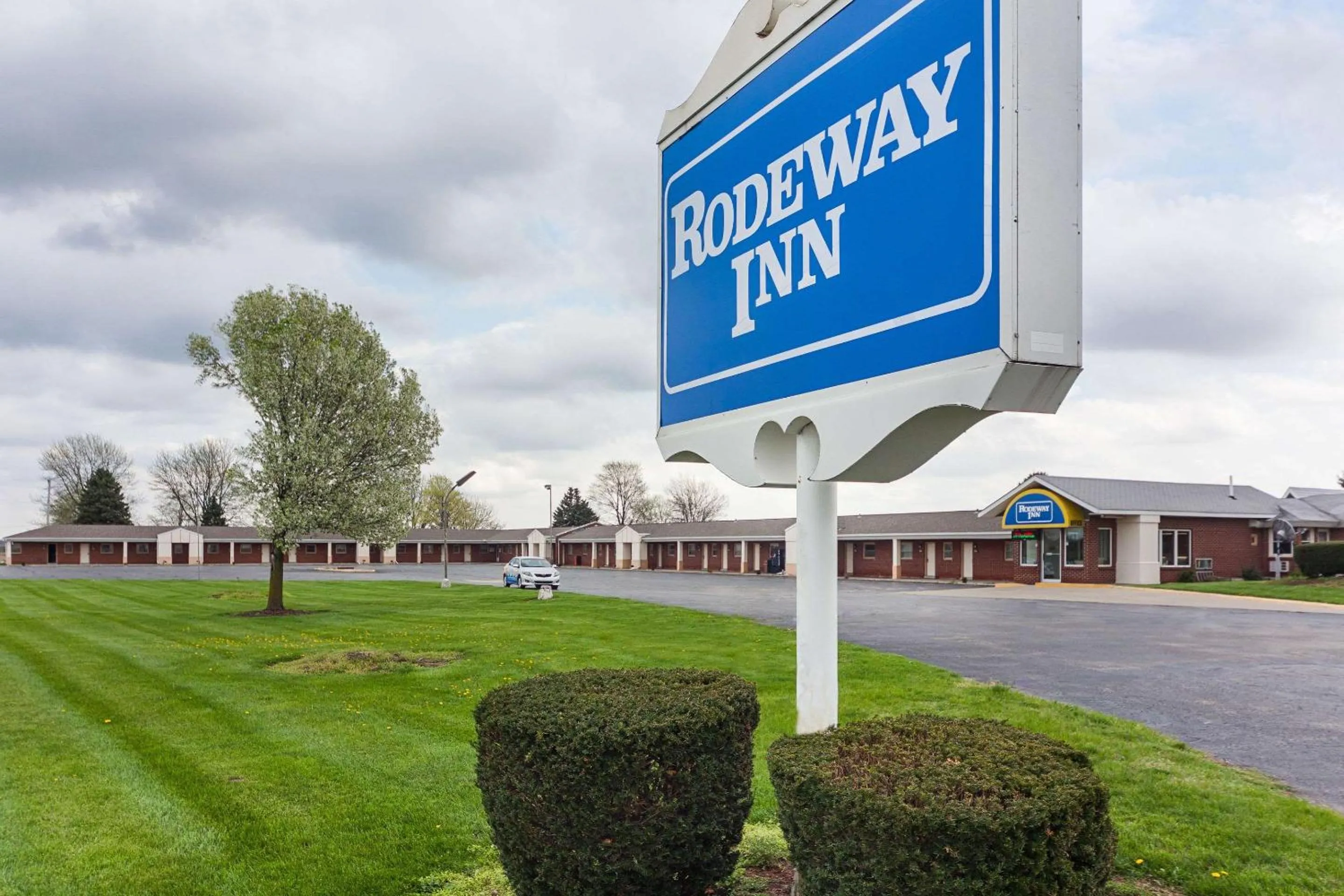 Property building in Rodeway Inn Wauseon