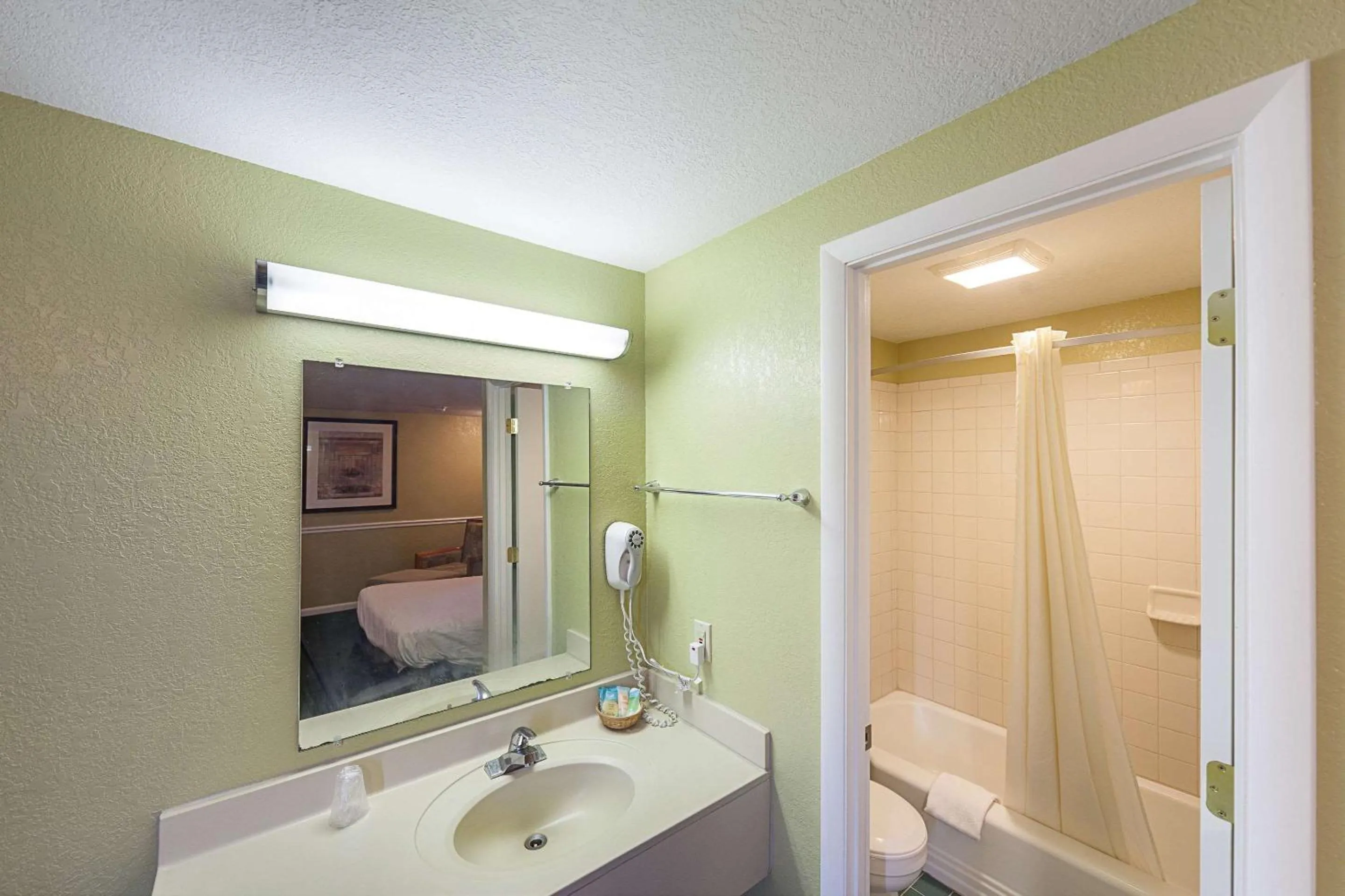 Bathroom in Rodeway Inn Wauseon