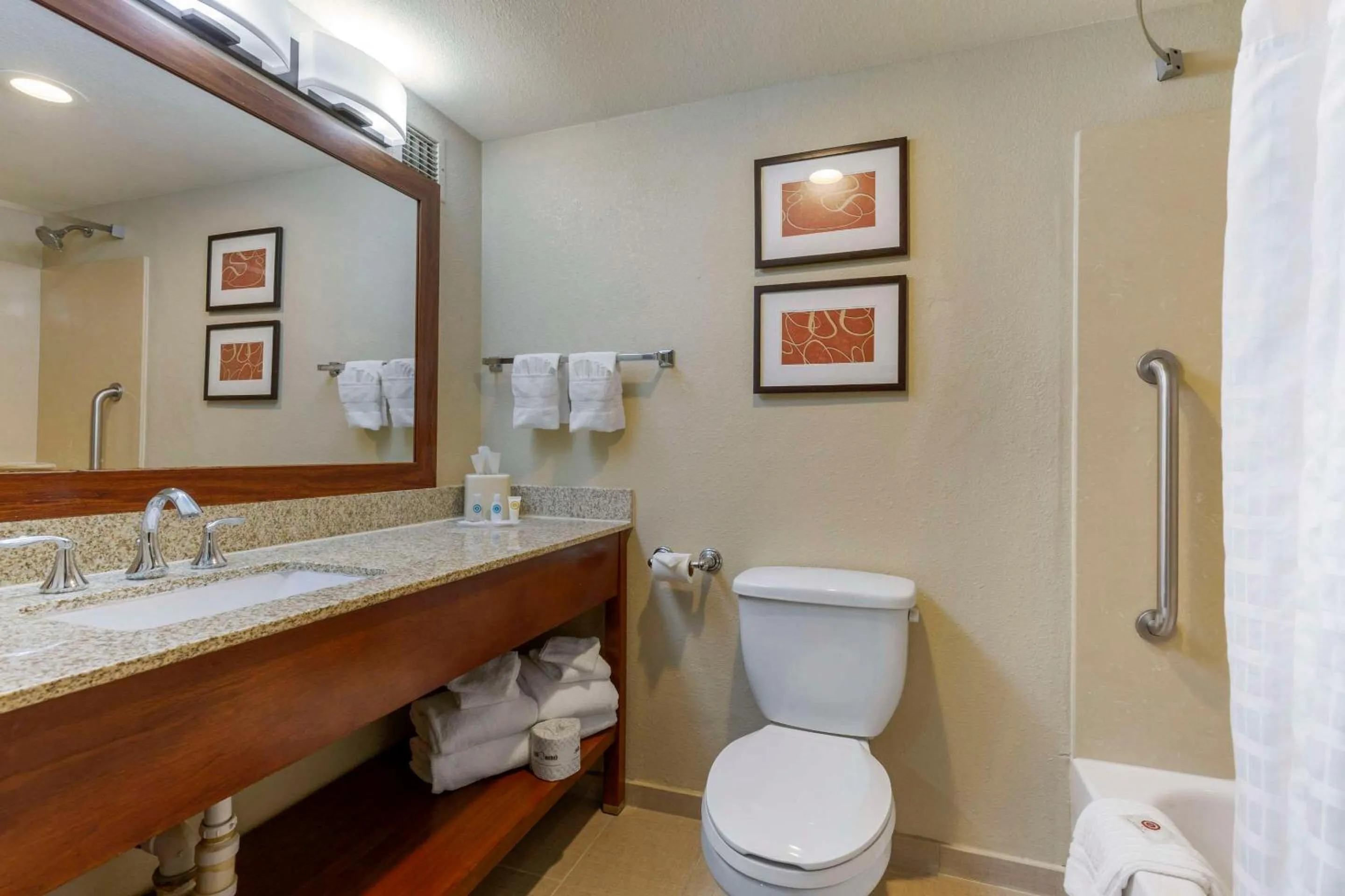 Bedroom in Comfort Suites Near Potomac Mills