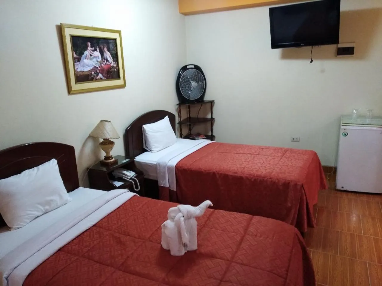 Bed in Hotel Plaza Bolognesi 344