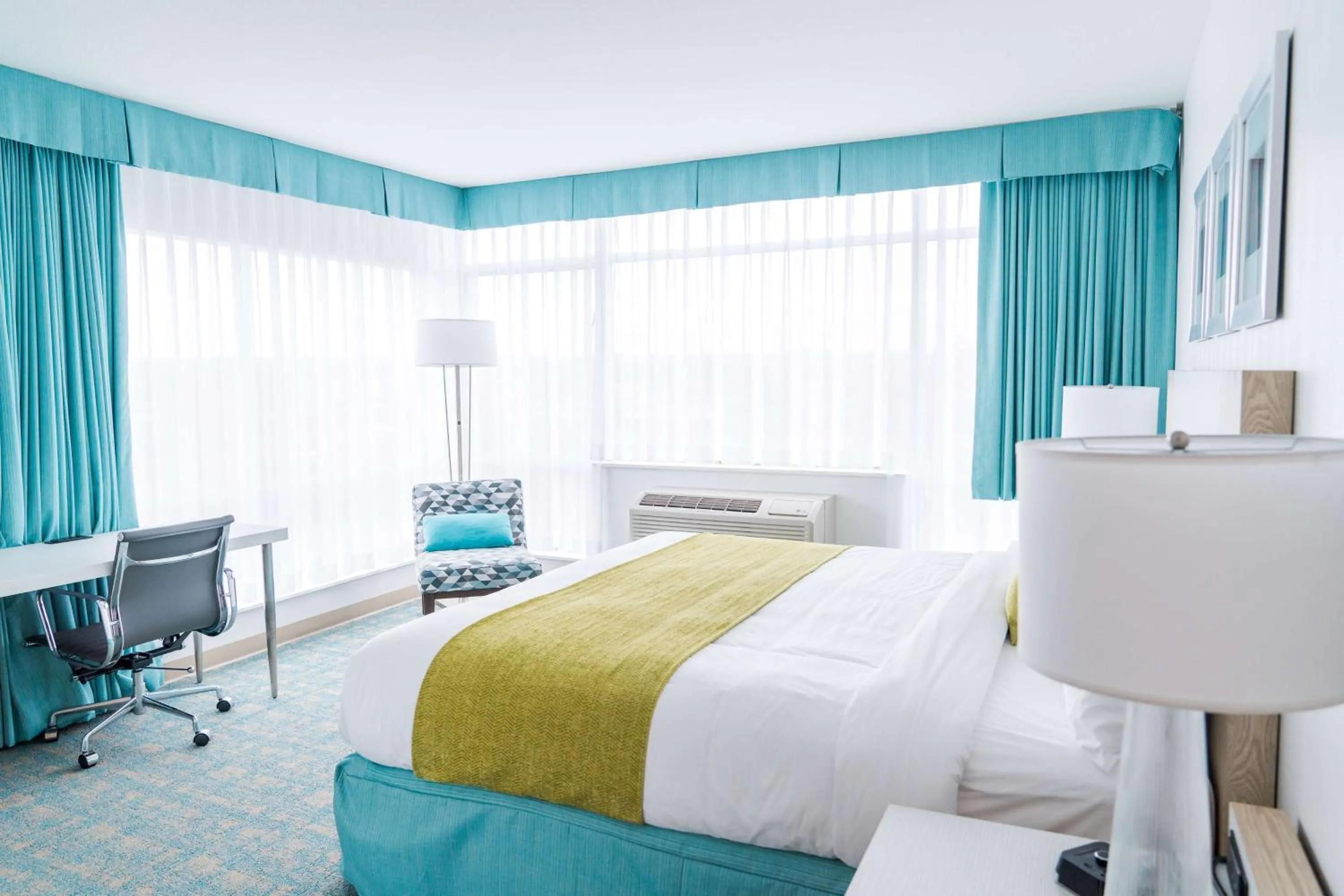 Bathroom, Bed in Coast Hotel & Convention Centre