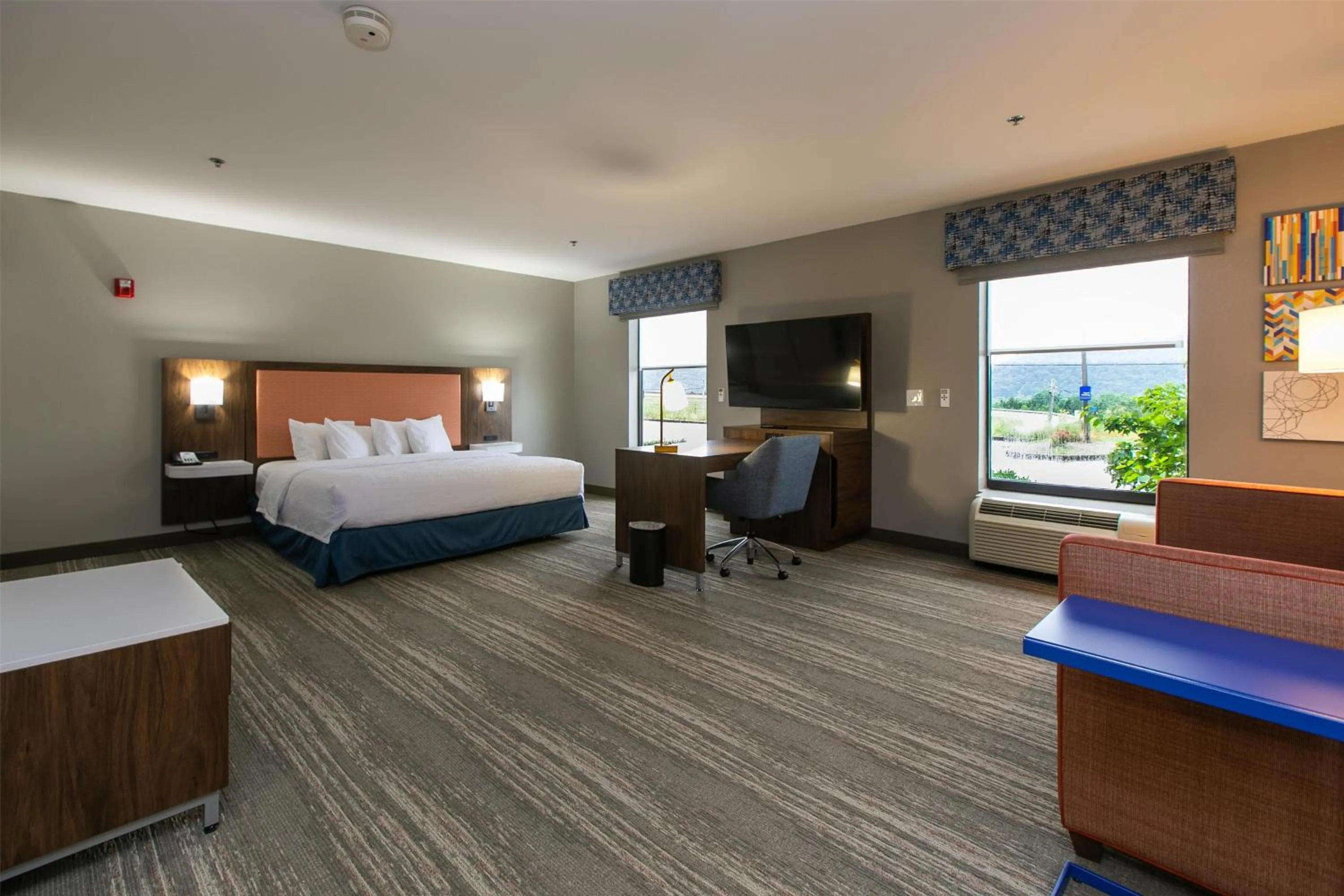 Bedroom, Bed in Hampton Inn & Suites Wilder