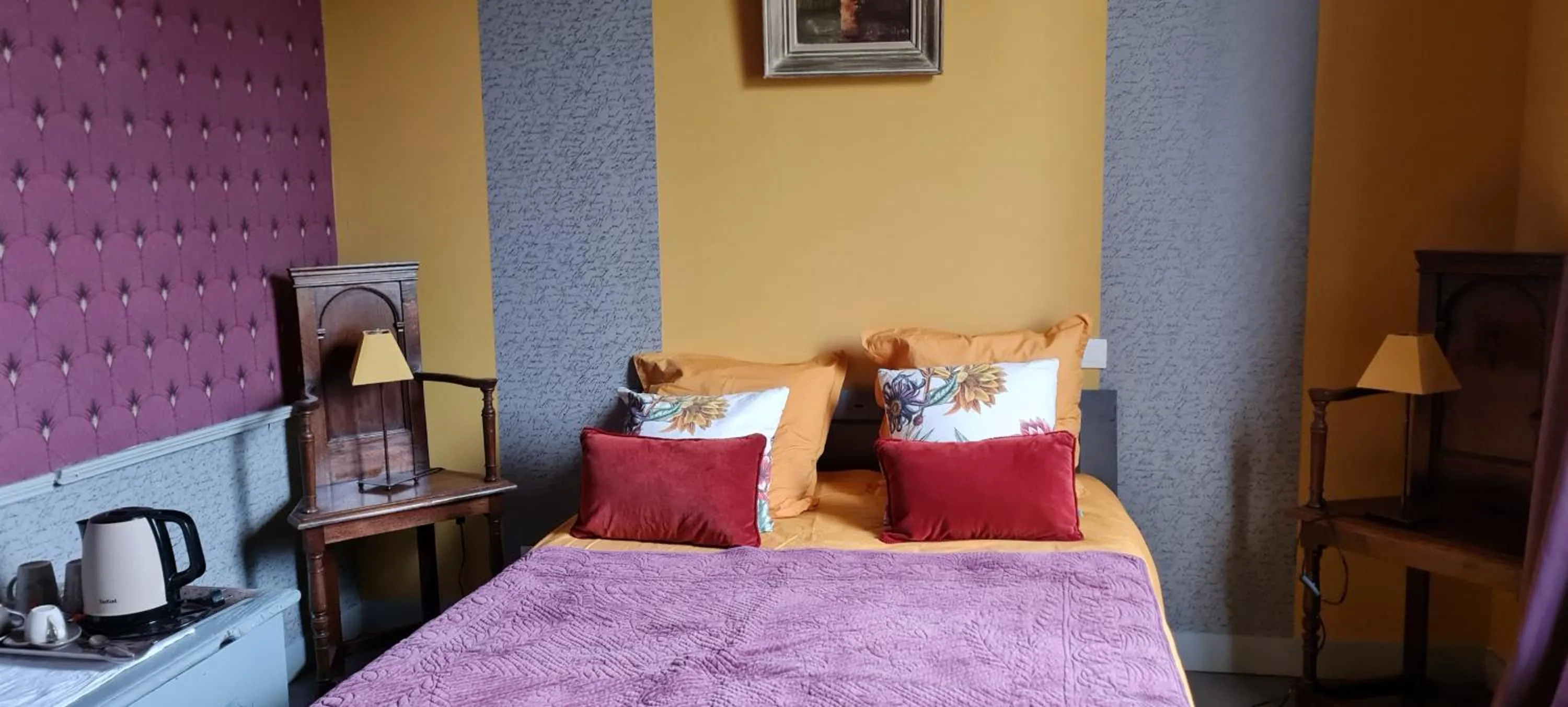 Photo of the whole room, Bed in Gîte Mido