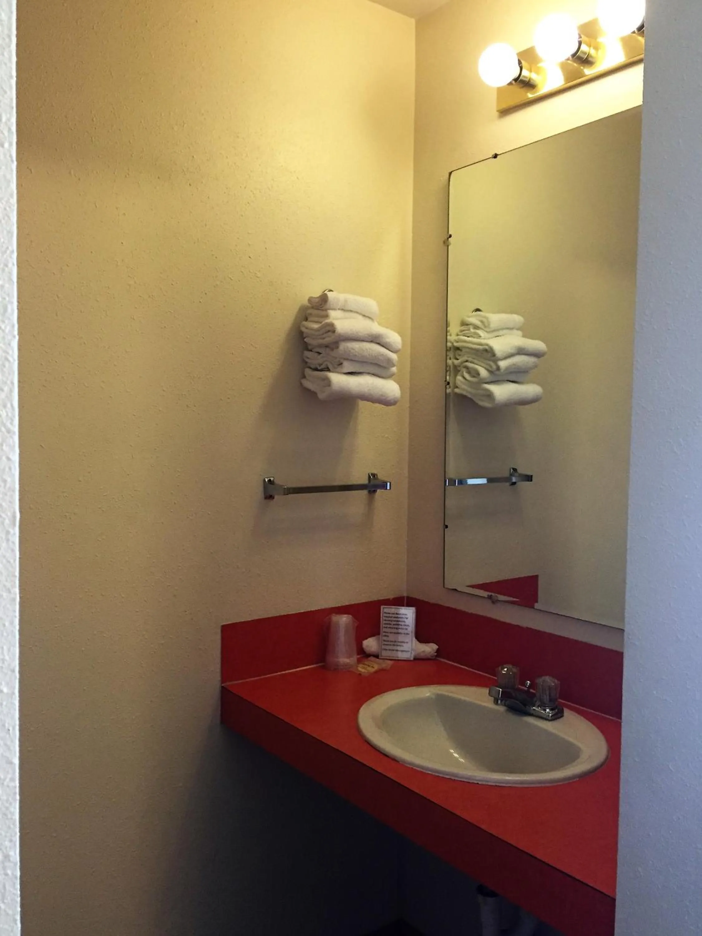 Bathroom in Z Bar Motel