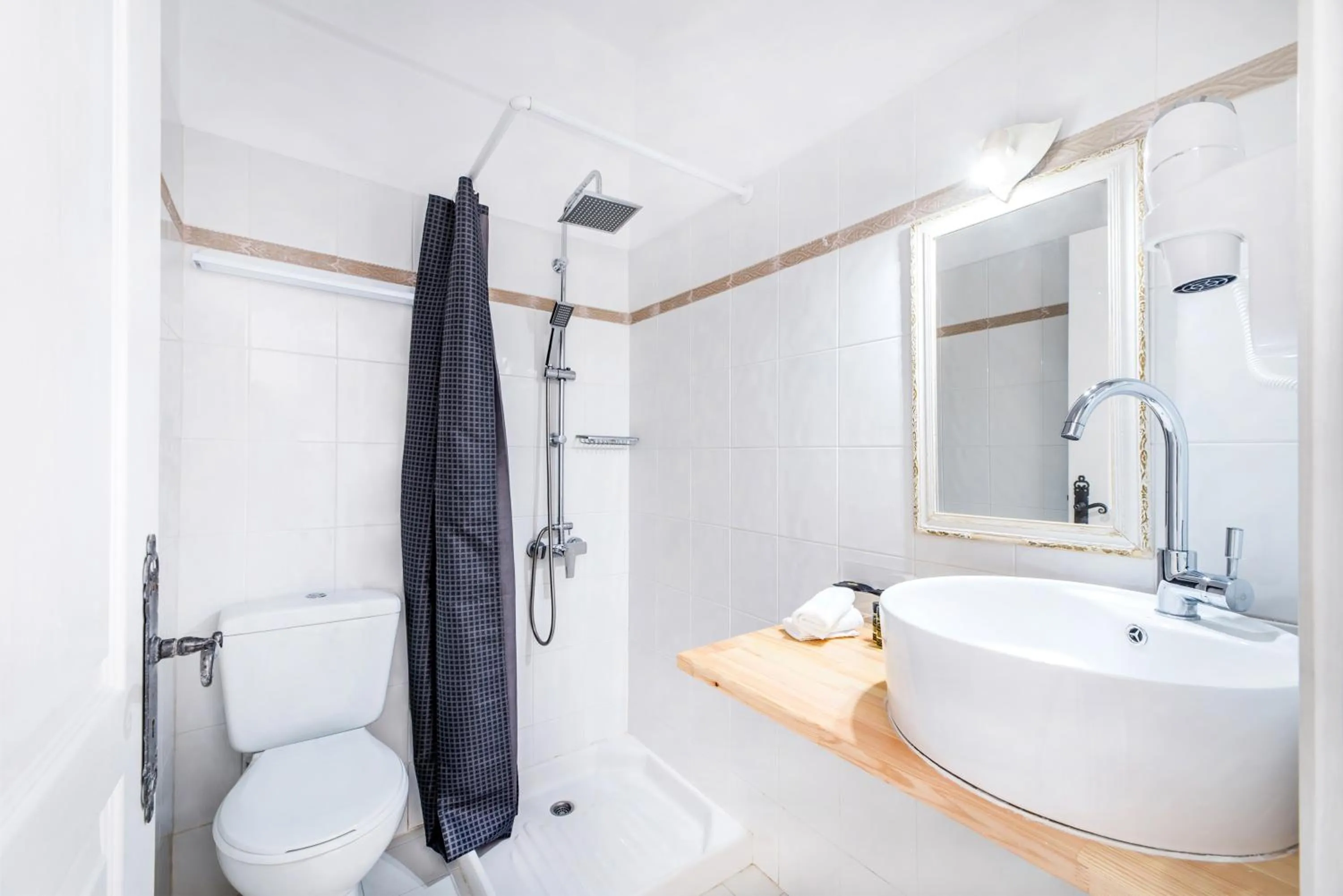 Shower in LavaRock Santorini