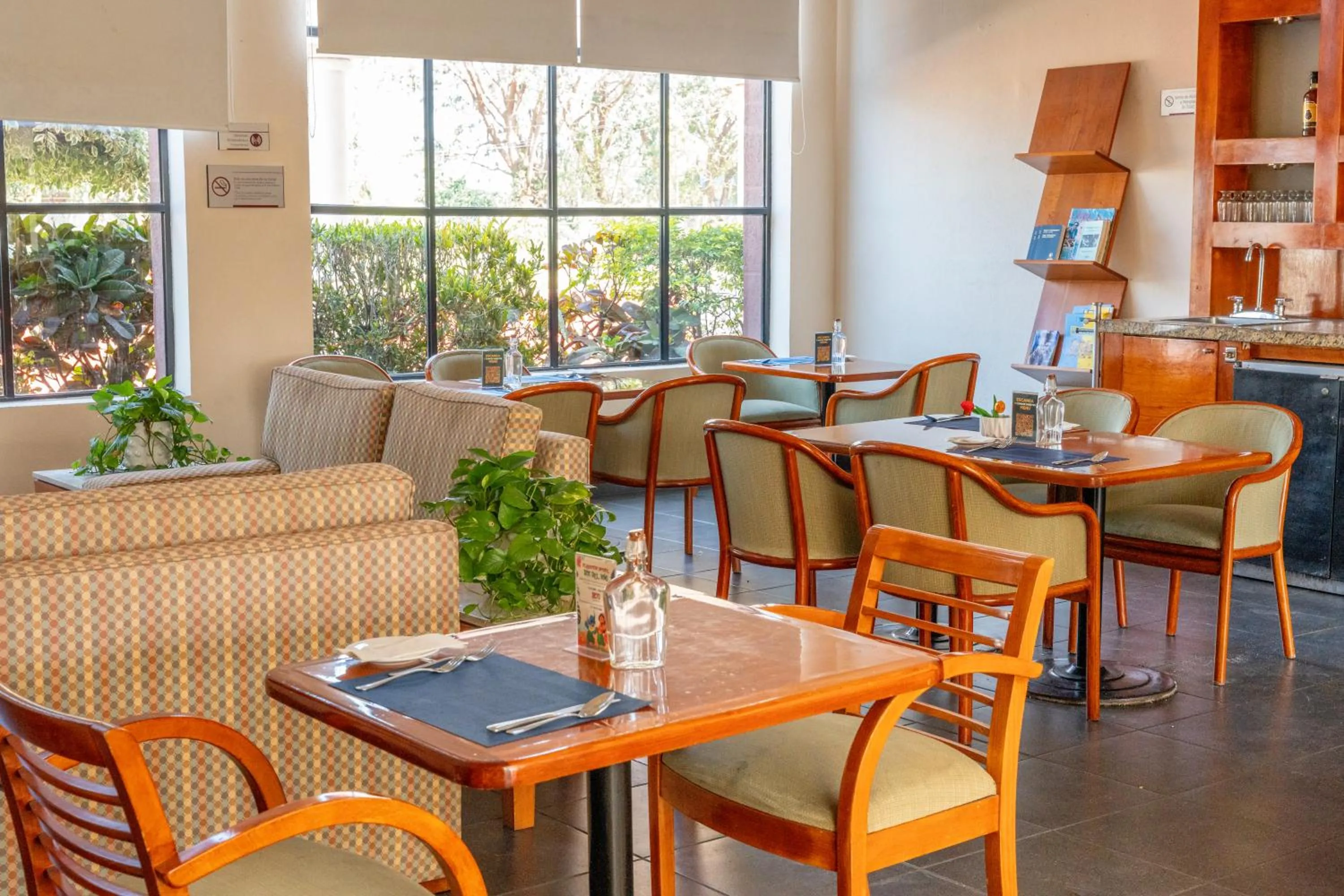 Restaurant/places to eat in Fiesta Inn Poza Rica