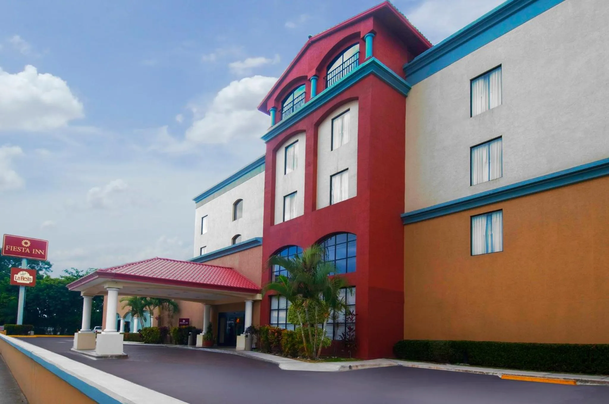 Property building in Fiesta Inn Poza Rica