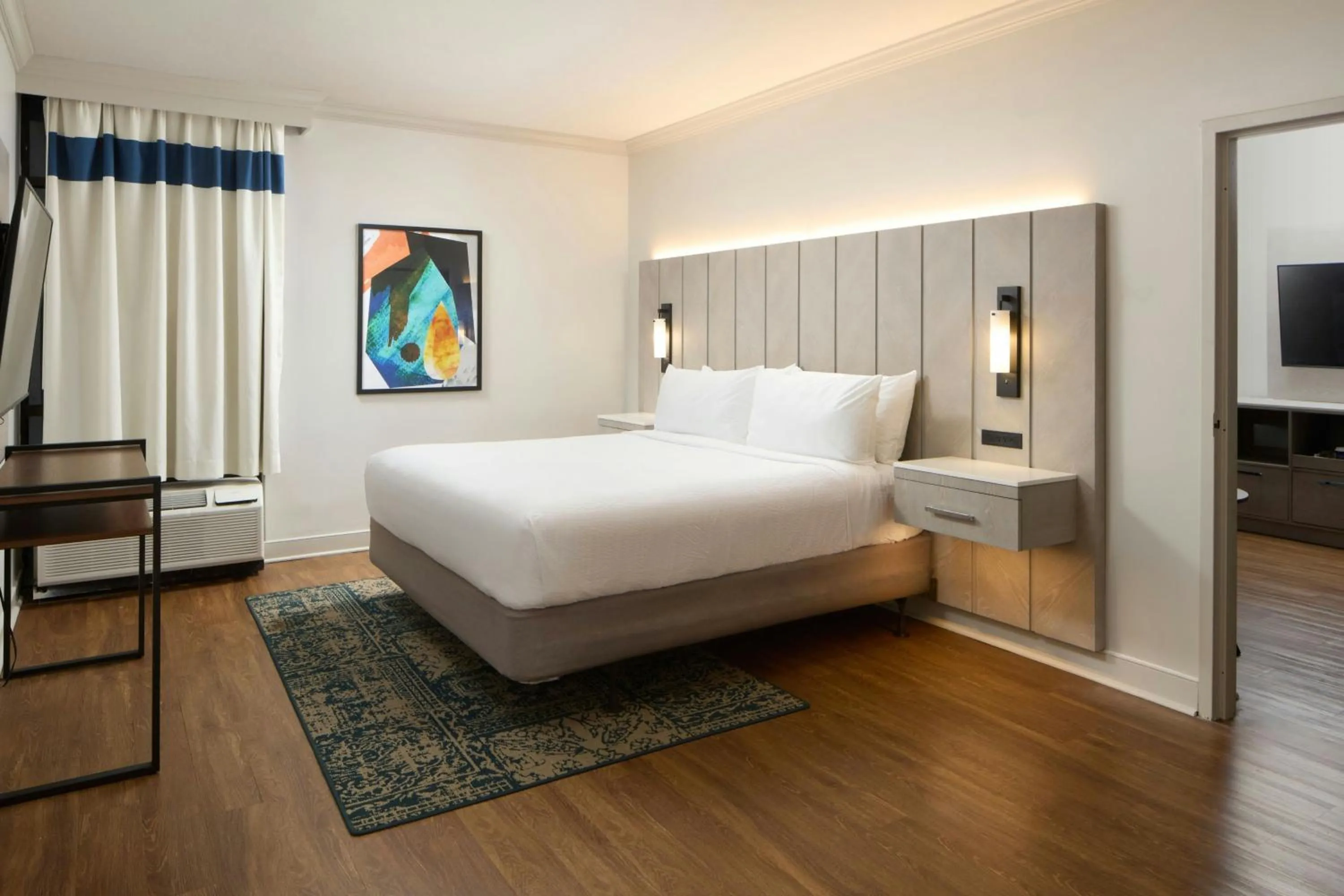 Bedroom, Bed in Four Points by Sheraton Richmond Airport