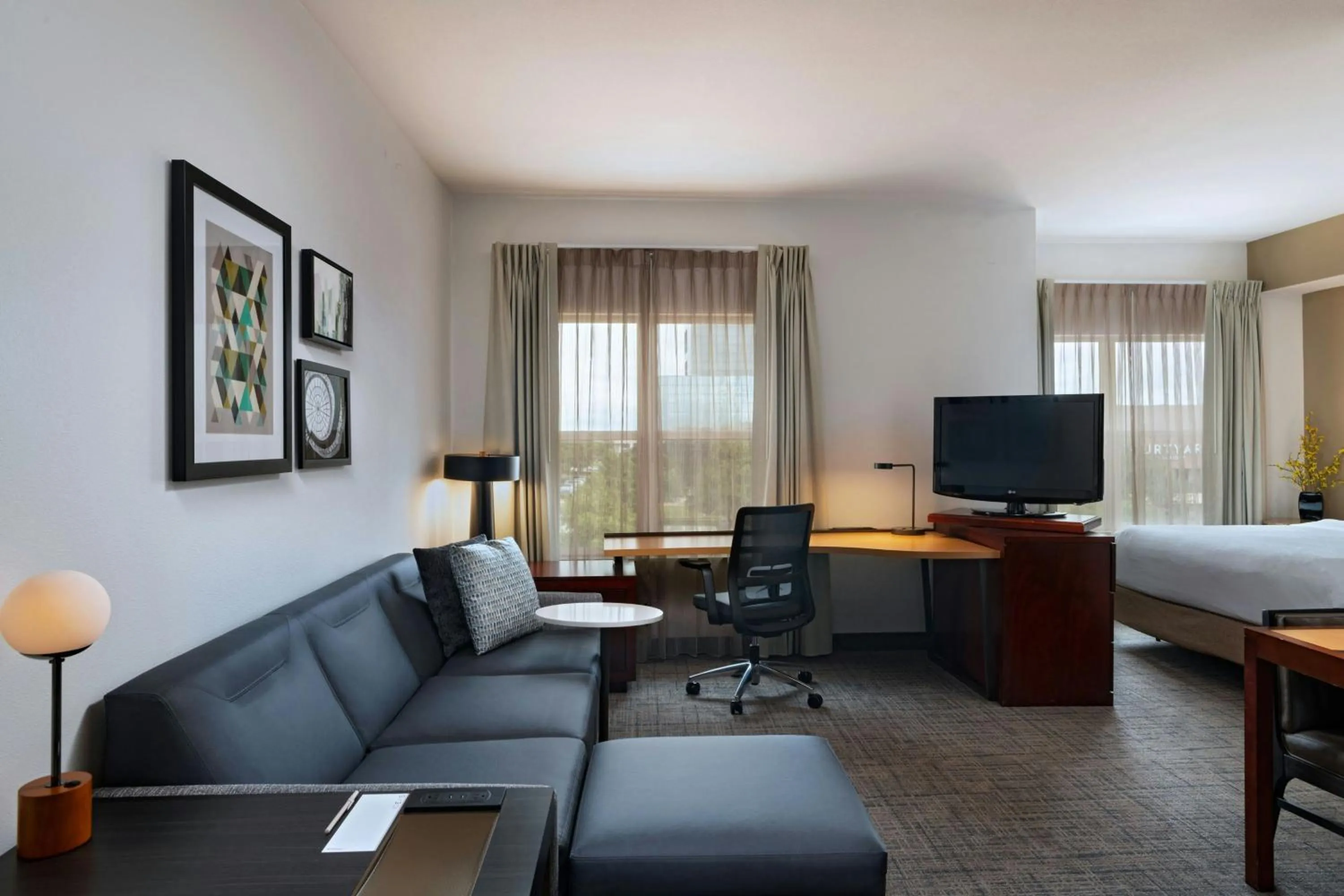 Photo of the whole room, Bed in Residence Inn Dallas DFW Airport South/Irving